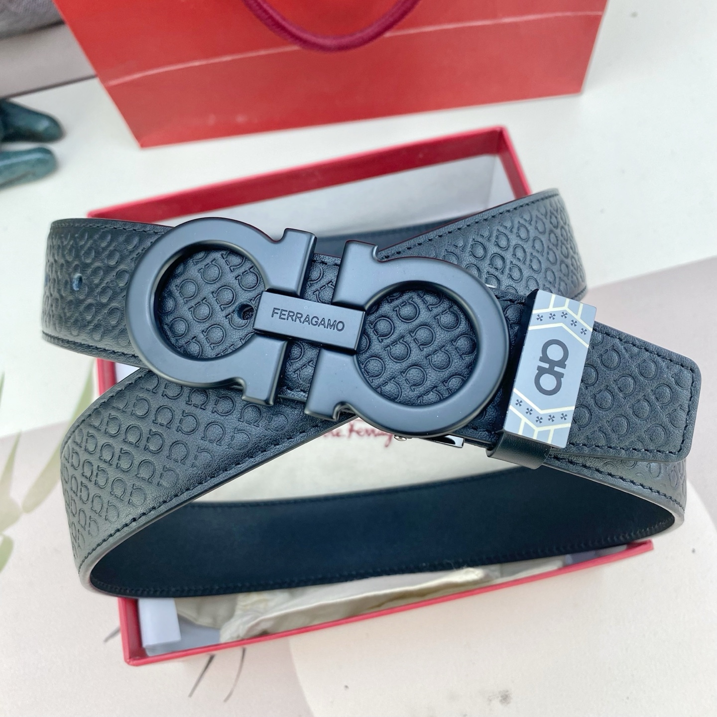 菲拉格慕💕 特种皮腰带系列 ，原厂五金精品不锈钢扣，手感柔软舒适 宽3.5CM。