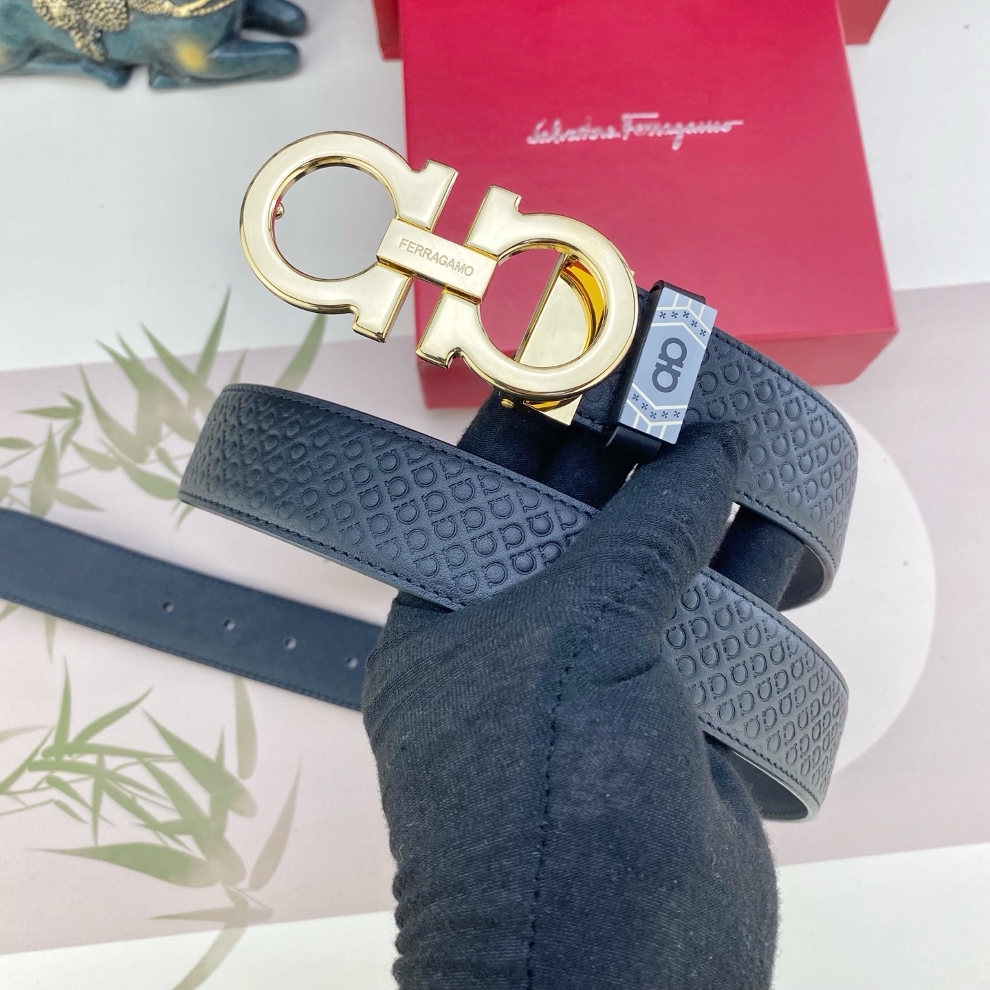 菲拉格慕💕 特种皮腰带系列 ，原厂五金精品不锈钢扣，手感柔软舒适 宽3.5CM。