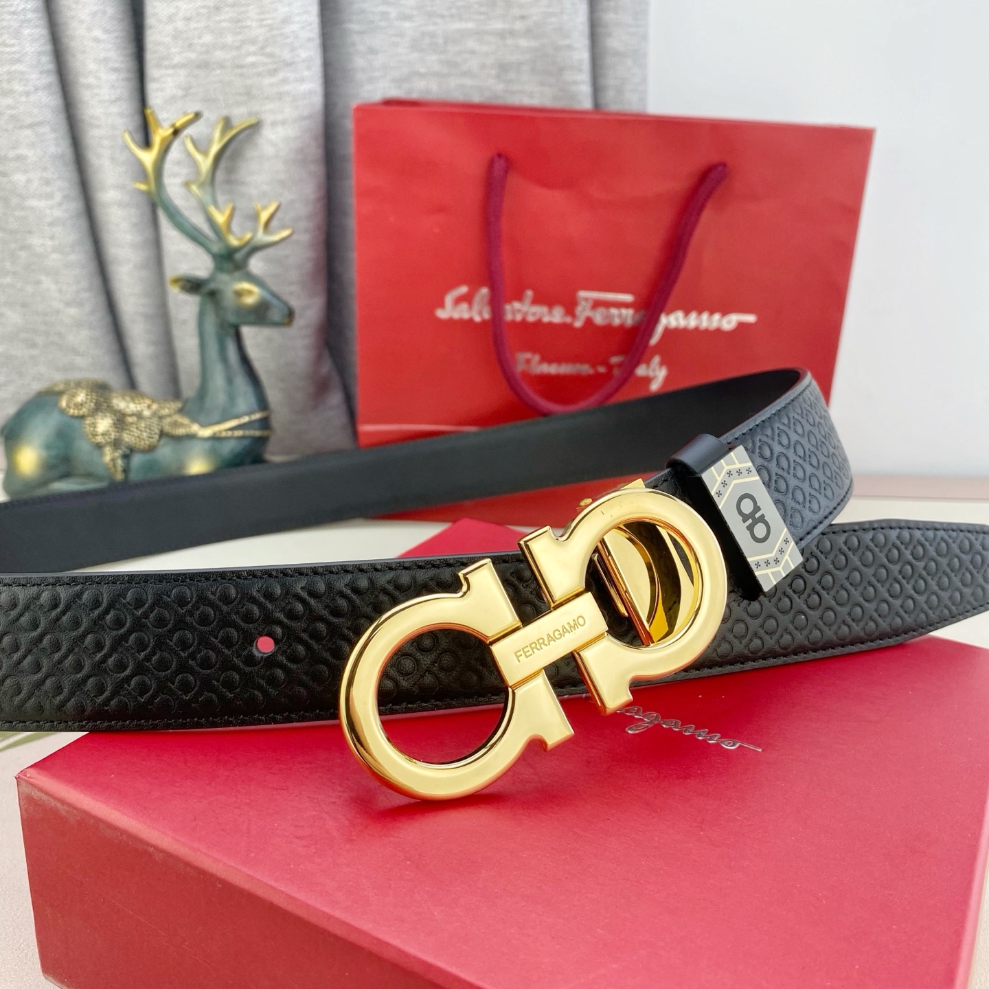 菲拉格慕💕 特种皮腰带系列 ，原厂五金精品不锈钢扣，手感柔软舒适 宽3.5CM。