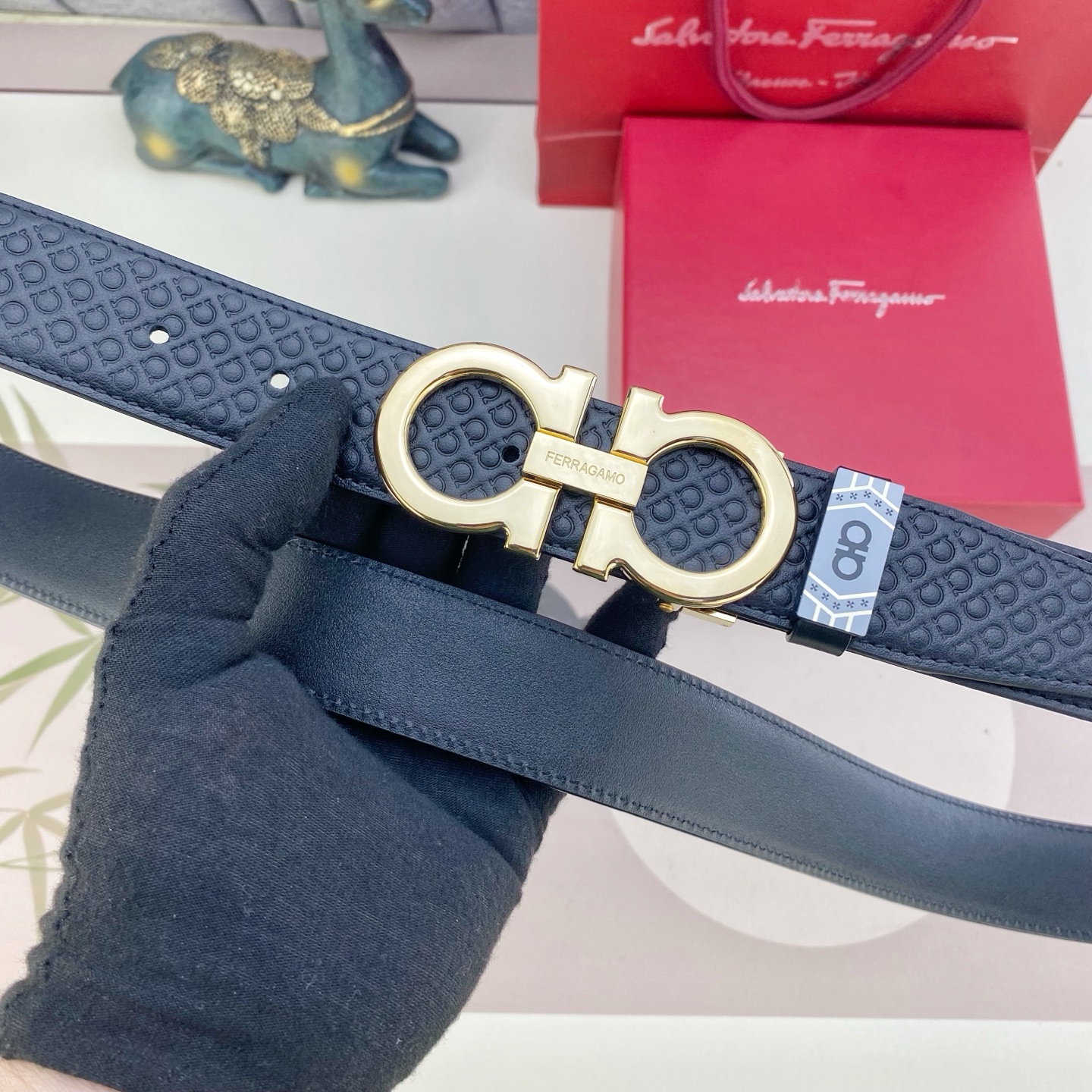 菲拉格慕💕 特种皮腰带系列 ，原厂五金精品不锈钢扣，手感柔软舒适 宽3.5CM。