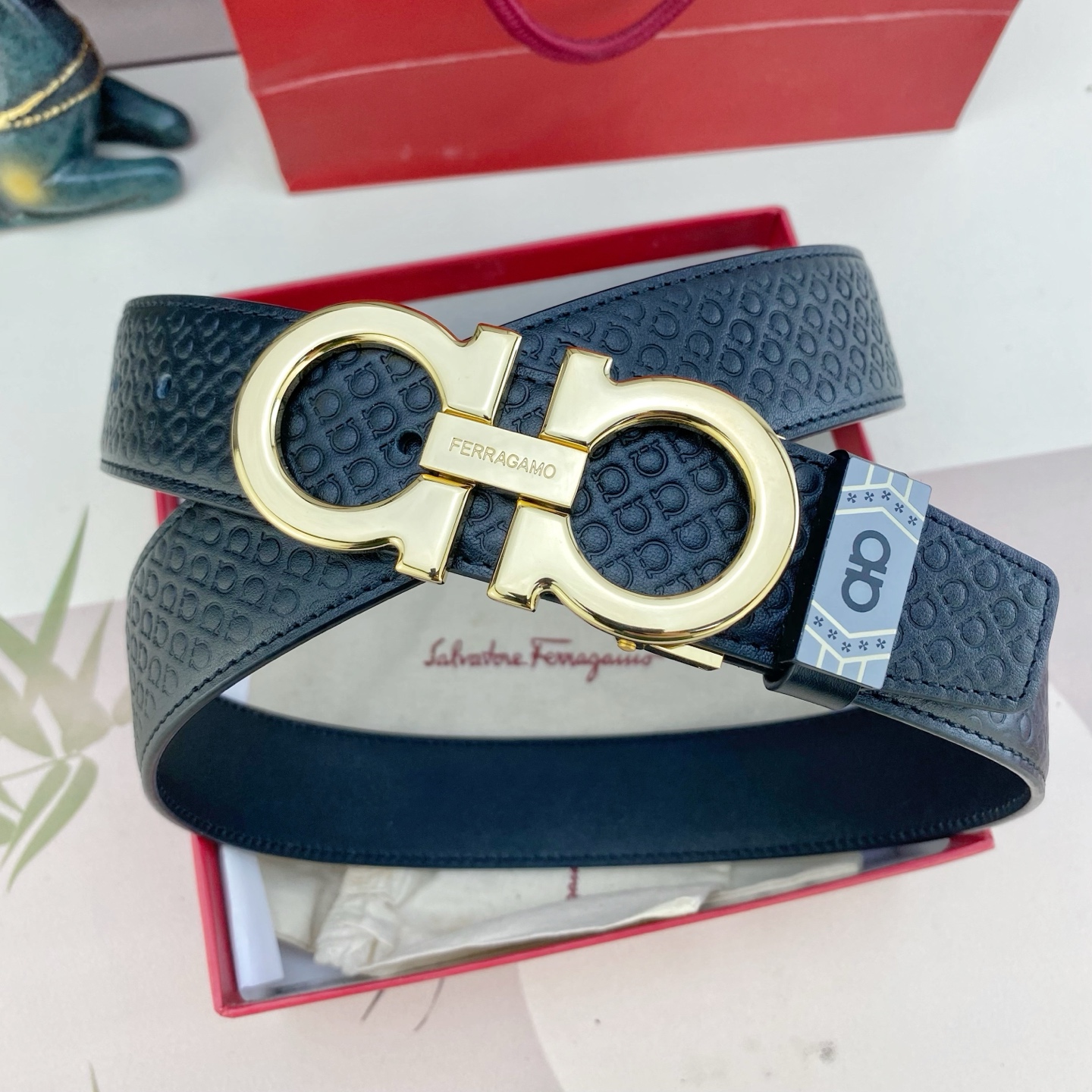 菲拉格慕💕 特种皮腰带系列 ，原厂五金精品不锈钢扣，手感柔软舒适 宽3.5CM。