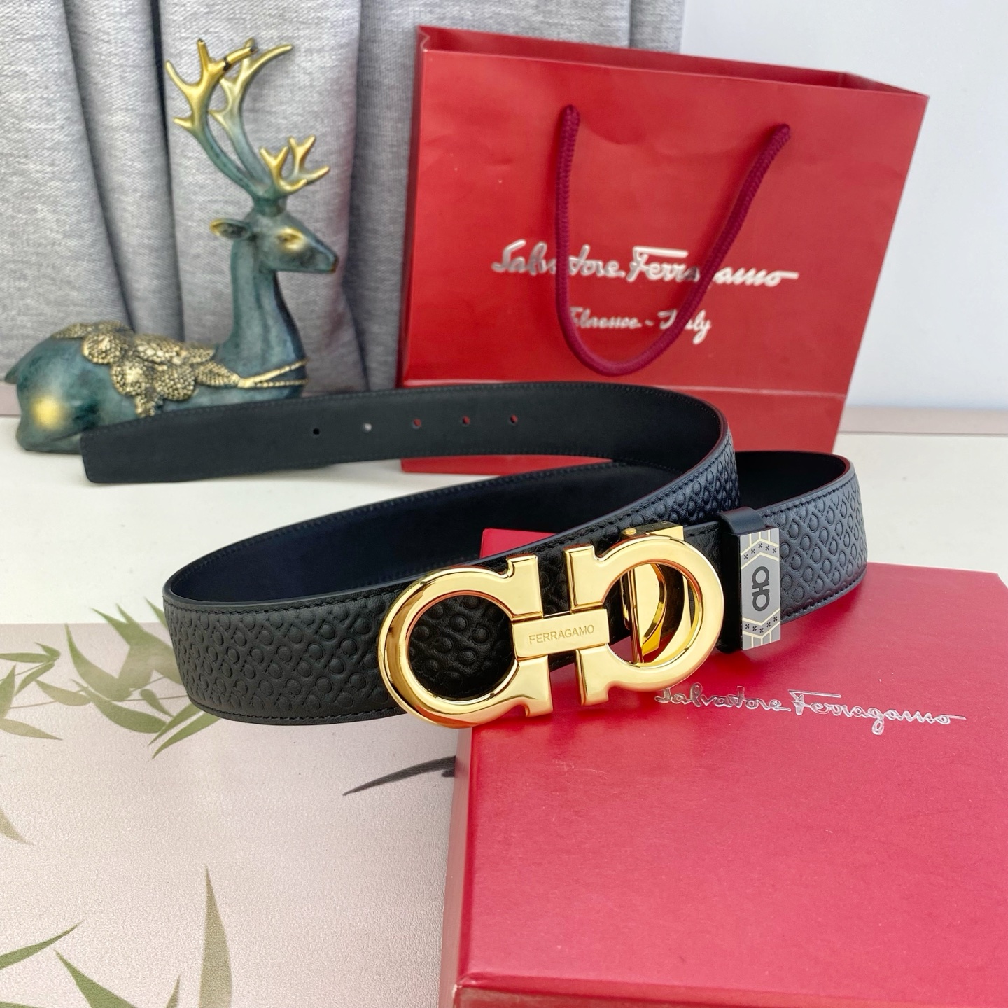 菲拉格慕💕 特种皮腰带系列 ，原厂五金精品不锈钢扣，手感柔软舒适 宽3.5CM。