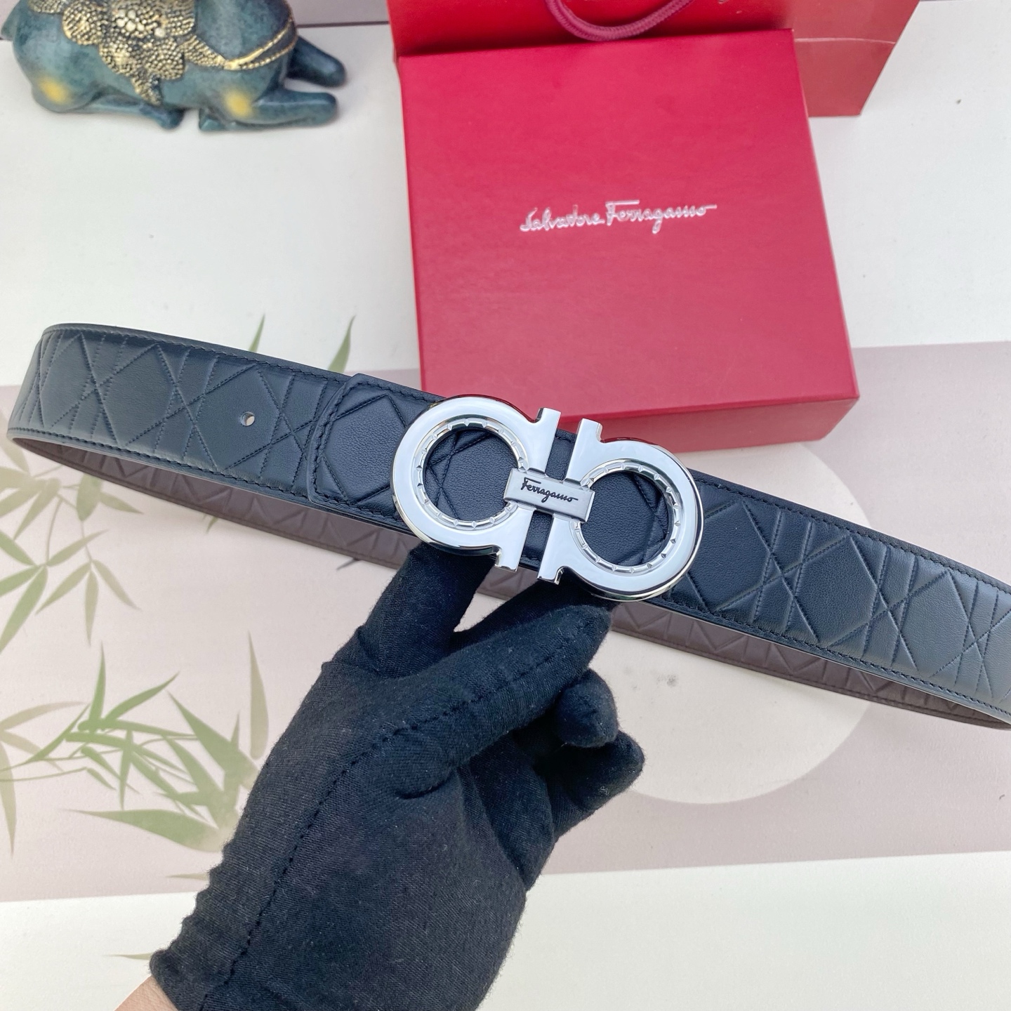 菲拉格慕💕 特种皮腰带系列 ，原厂五金精品不锈钢扣，手感柔软舒适 宽3.8CM。