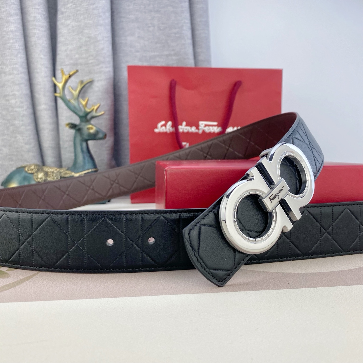 菲拉格慕💕 特种皮腰带系列 ，原厂五金精品不锈钢扣，手感柔软舒适 宽3.8CM。