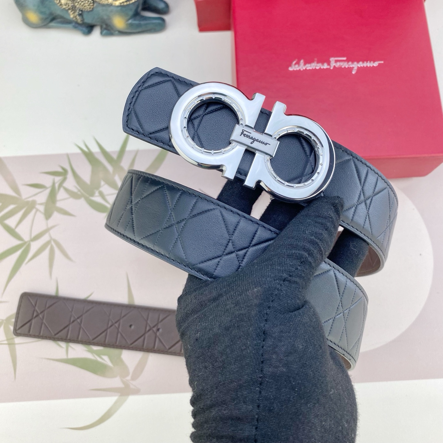 菲拉格慕💕 特种皮腰带系列 ，原厂五金精品不锈钢扣，手感柔软舒适 宽3.8CM。