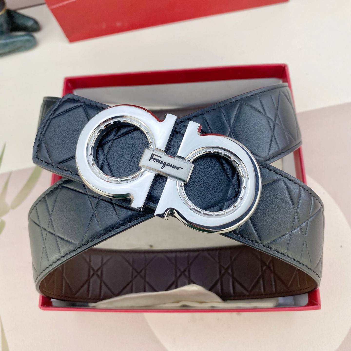 菲拉格慕💕 特种皮腰带系列 ，原厂五金精品不锈钢扣，手感柔软舒适 宽3.8CM。