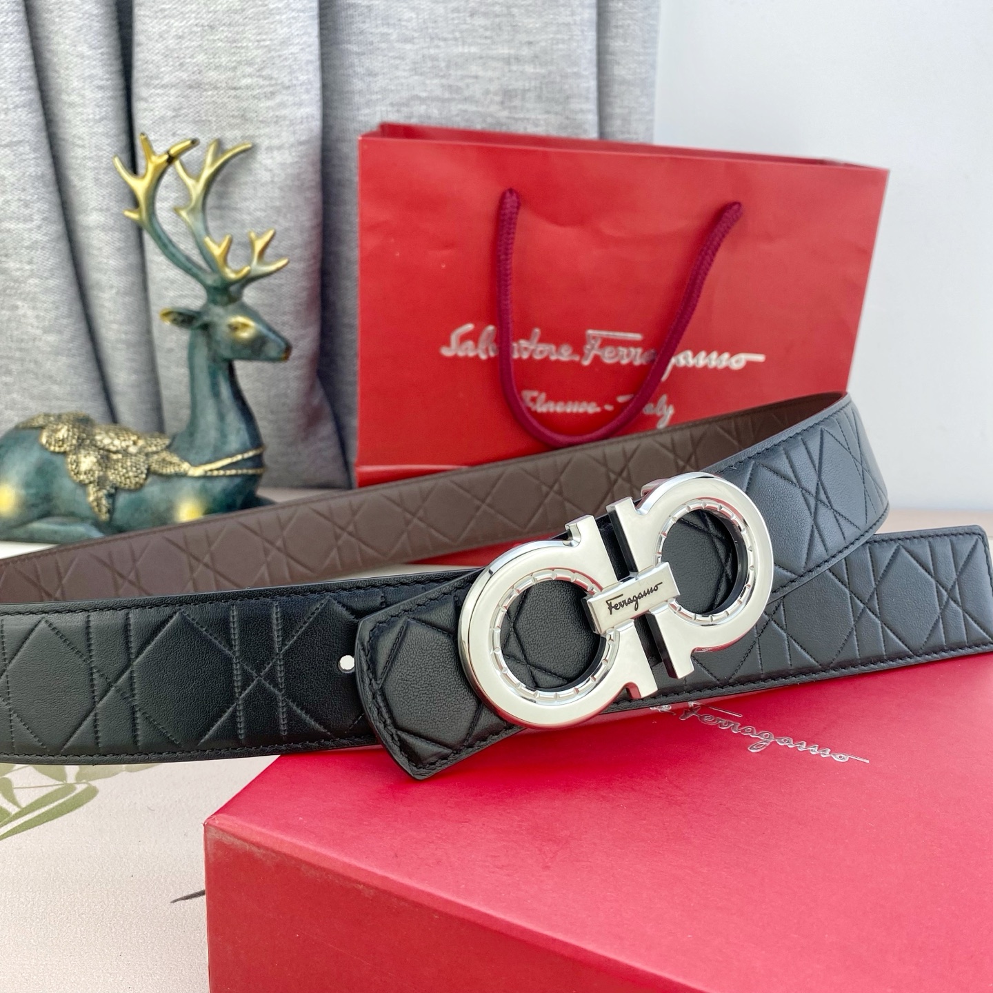 菲拉格慕💕 特种皮腰带系列 ，原厂五金精品不锈钢扣，手感柔软舒适 宽3.8CM。