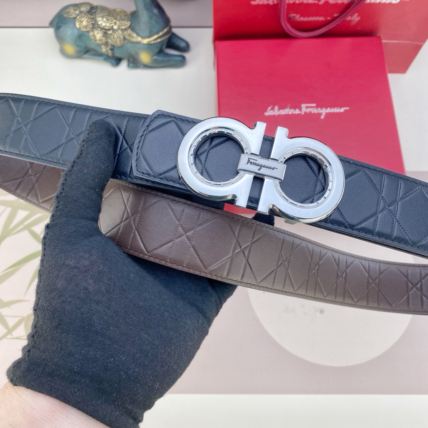菲拉格慕💕 特种皮腰带系列 ，原厂五金精品不锈钢扣，手感柔软舒适 宽3.8CM。