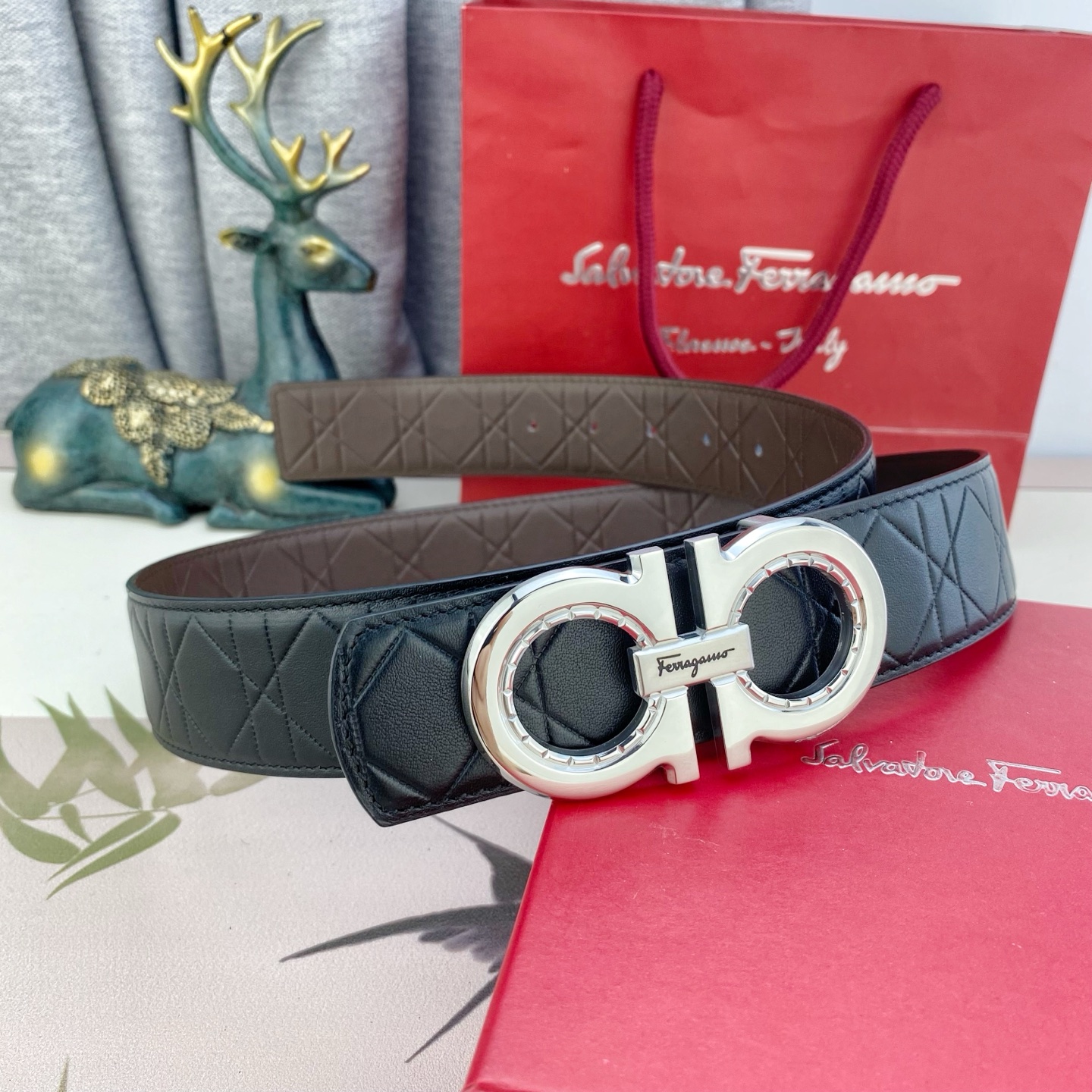 菲拉格慕💕 特种皮腰带系列 ，原厂五金精品不锈钢扣，手感柔软舒适 宽3.8CM。