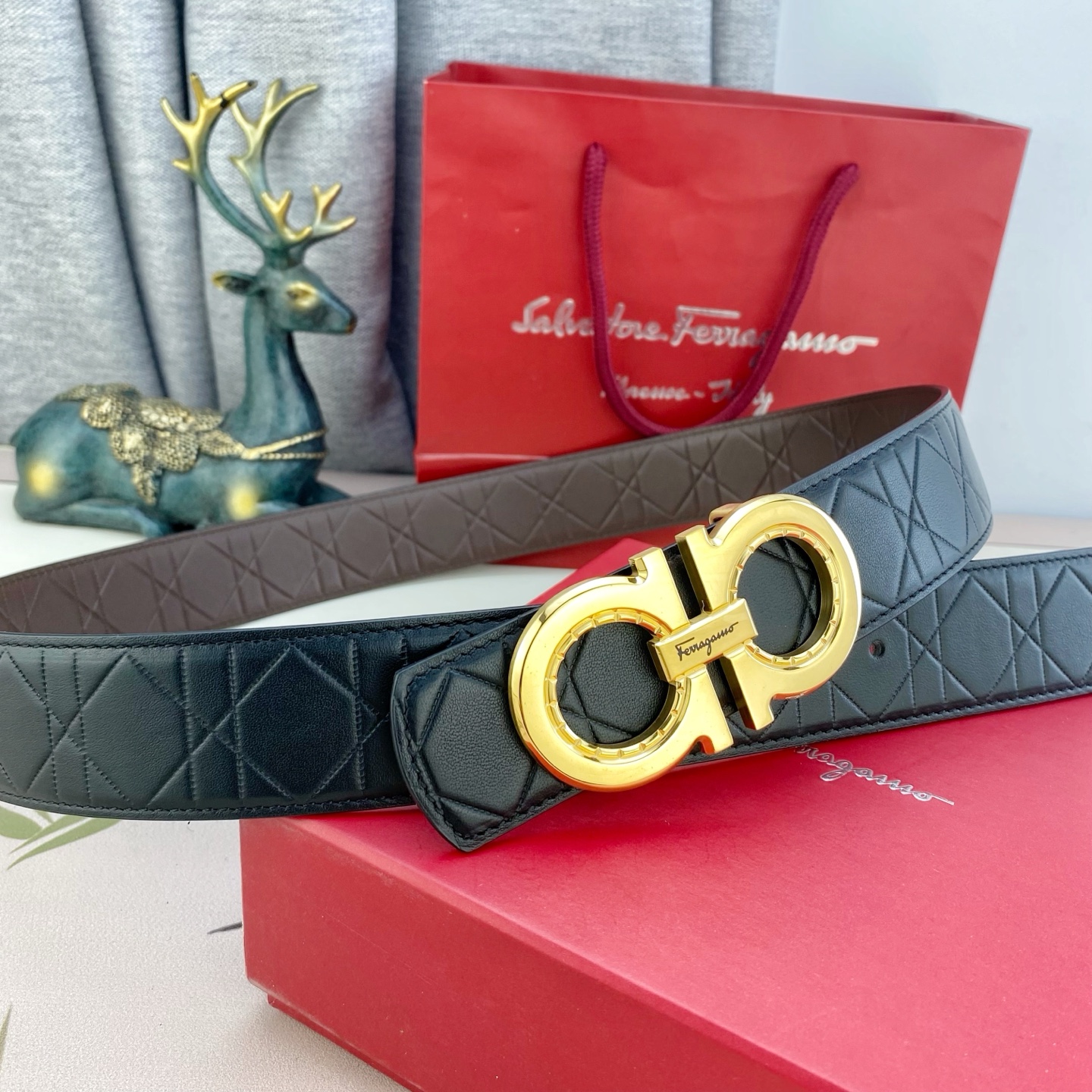 菲拉格慕💕 特种皮腰带系列 ，原厂五金精品不锈钢扣，手感柔软舒适 宽3.8CM。