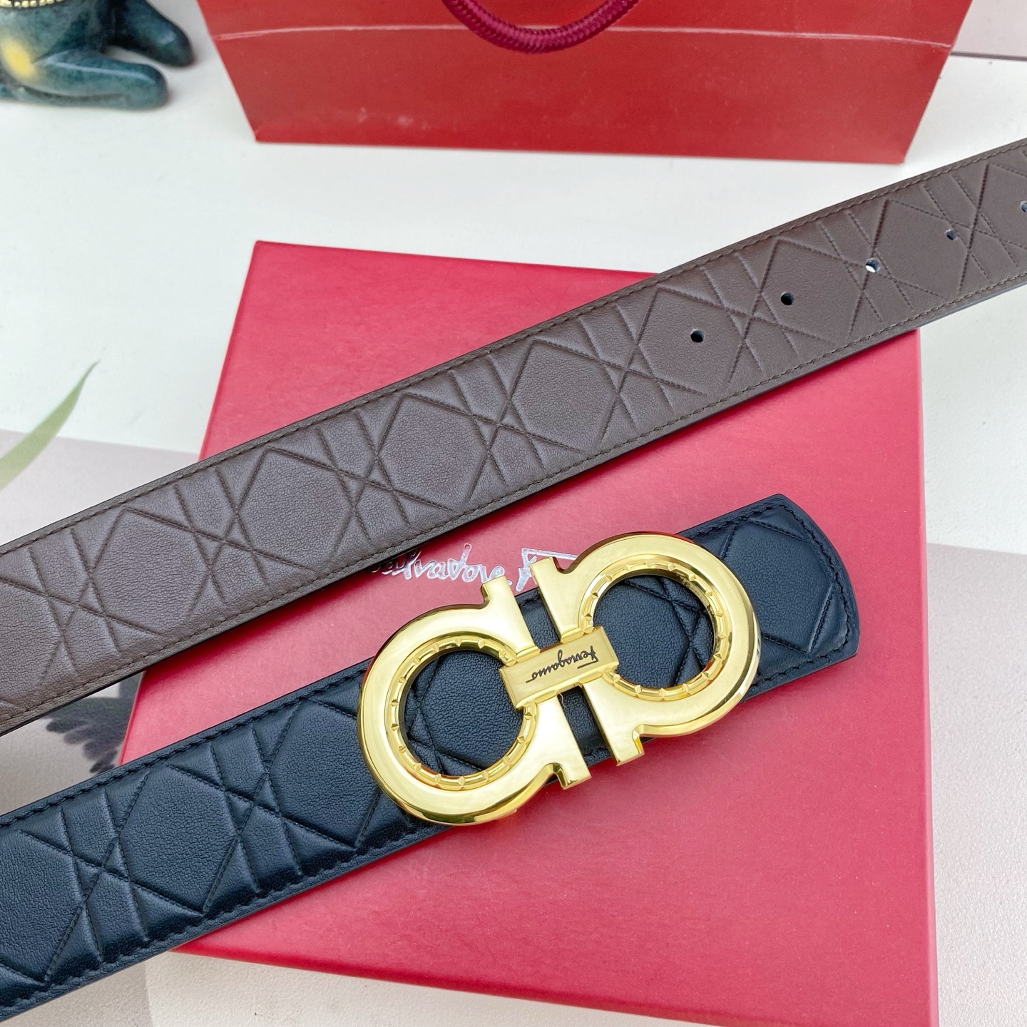 菲拉格慕💕 特种皮腰带系列 ，原厂五金精品不锈钢扣，手感柔软舒适 宽3.8CM。