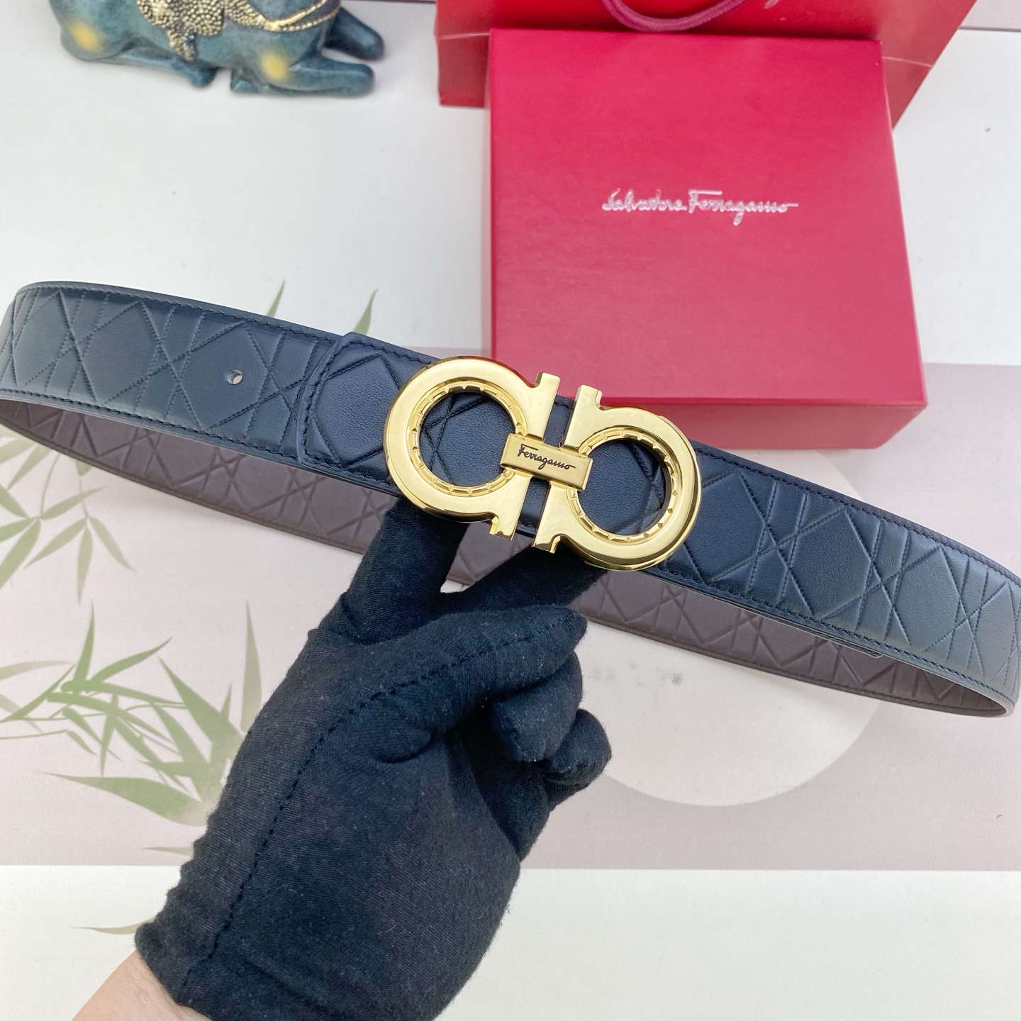 菲拉格慕💕 特种皮腰带系列 ，原厂五金精品不锈钢扣，手感柔软舒适 宽3.8CM。