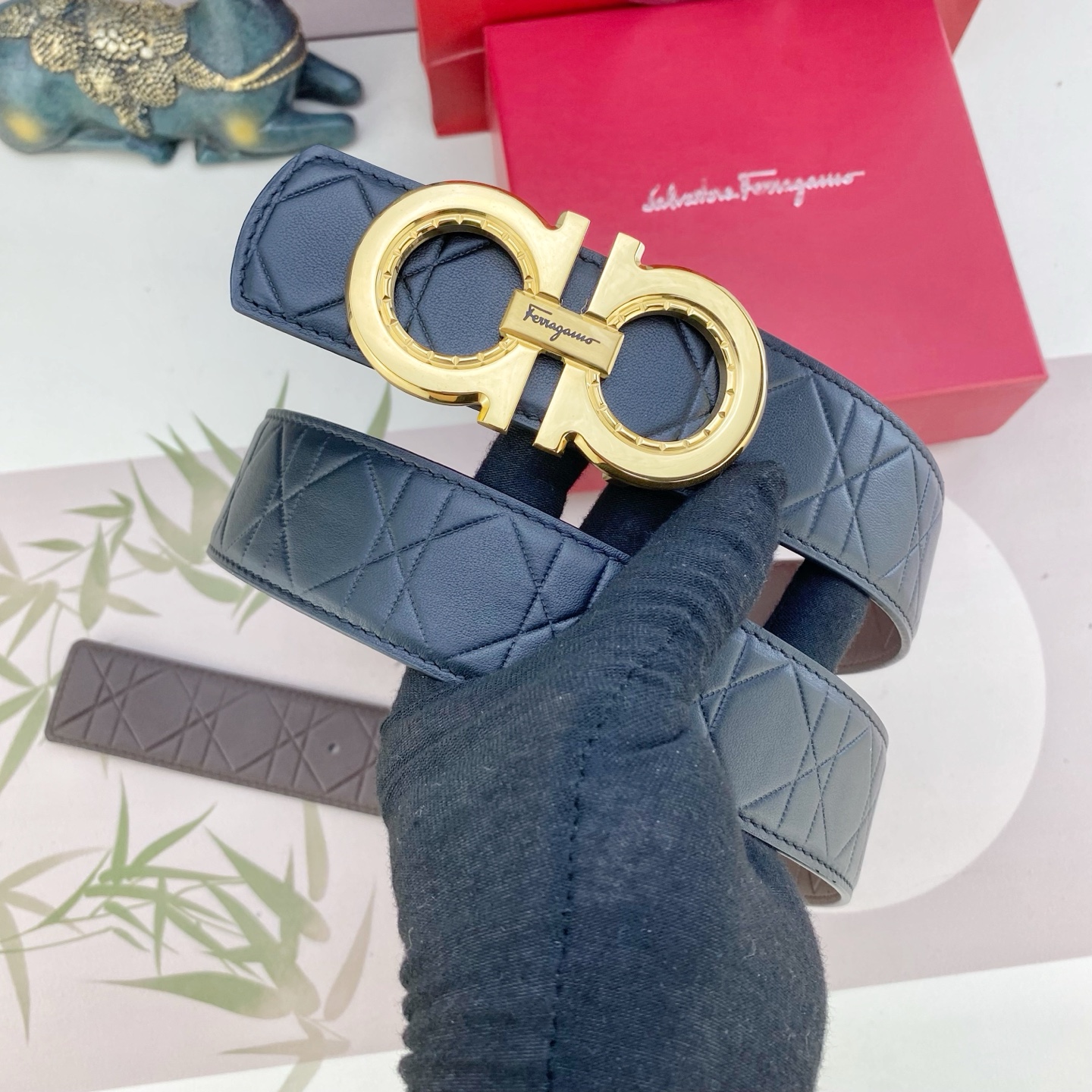 菲拉格慕💕 特种皮腰带系列 ，原厂五金精品不锈钢扣，手感柔软舒适 宽3.8CM。