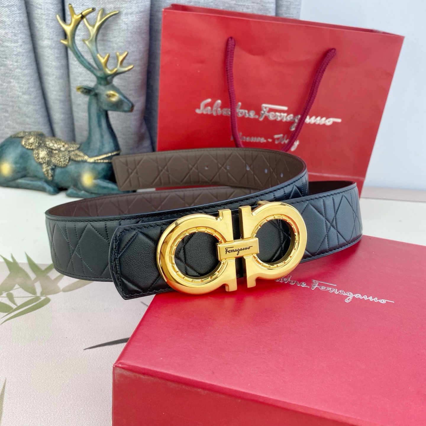 菲拉格慕💕 特种皮腰带系列 ，原厂五金精品不锈钢扣，手感柔软舒适 宽3.8CM。