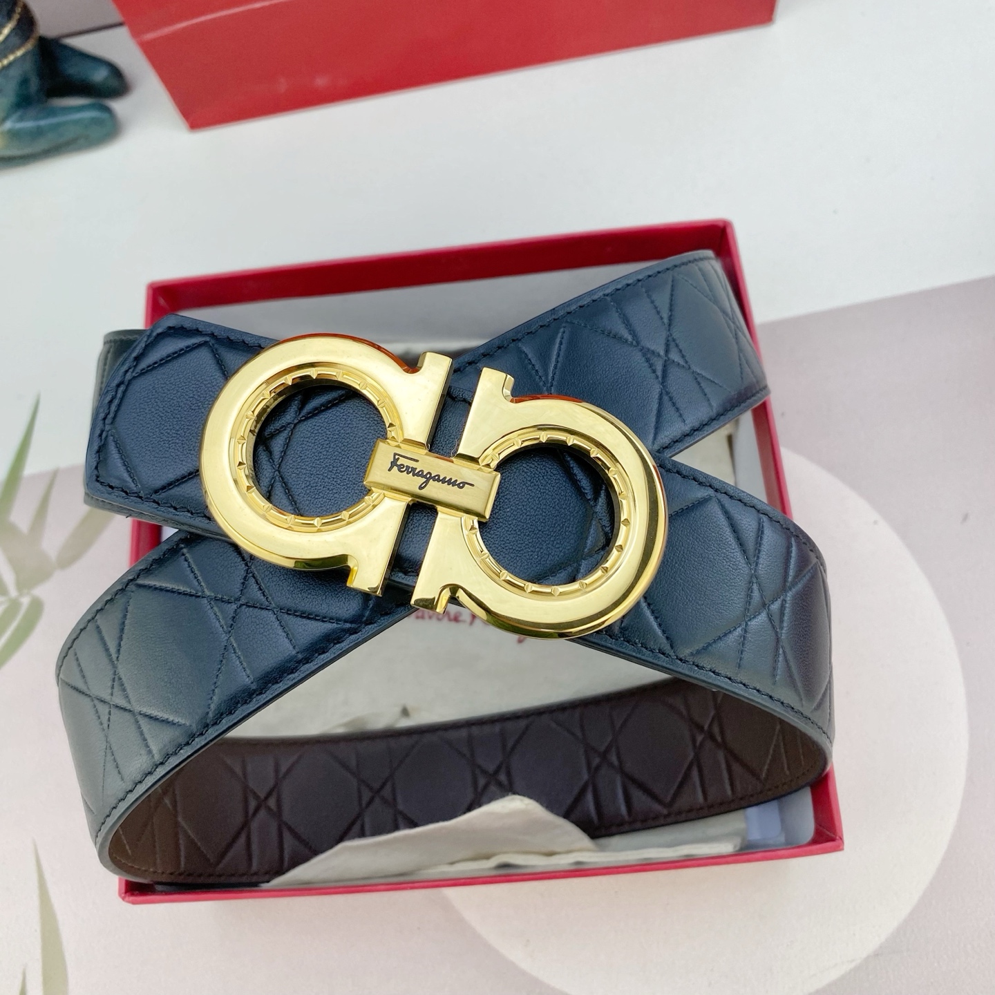 菲拉格慕💕 特种皮腰带系列 ，原厂五金精品不锈钢扣，手感柔软舒适 宽3.8CM。