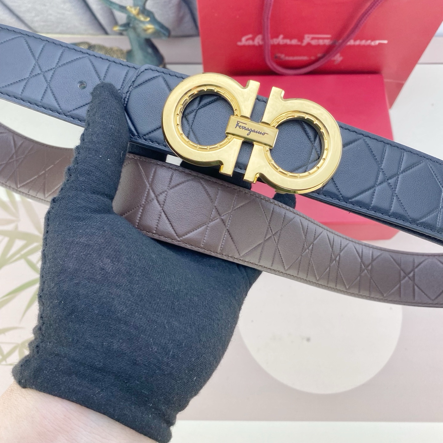 菲拉格慕💕 特种皮腰带系列 ，原厂五金精品不锈钢扣，手感柔软舒适 宽3.8CM。