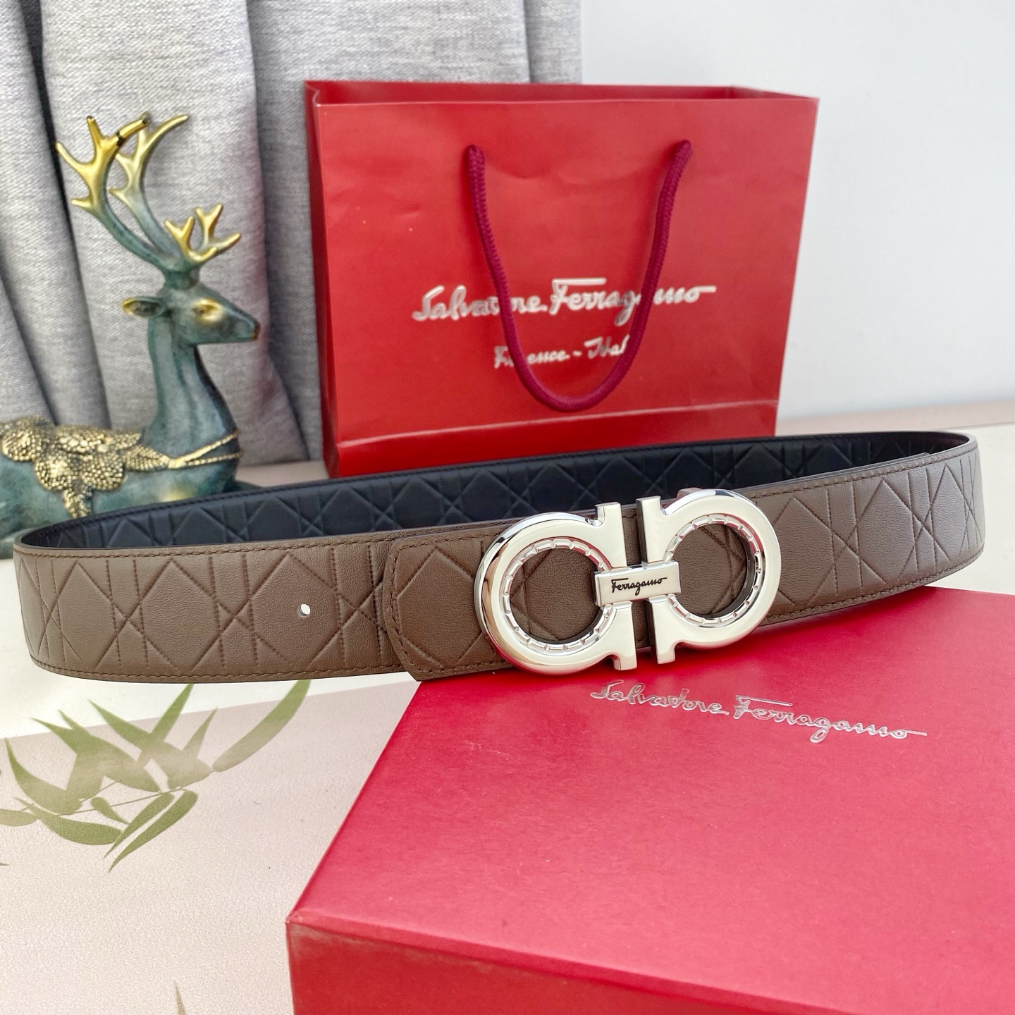 菲拉格慕💕 特种皮腰带系列 ，原厂五金精品不锈钢扣，手感柔软舒适 宽3.8CM。