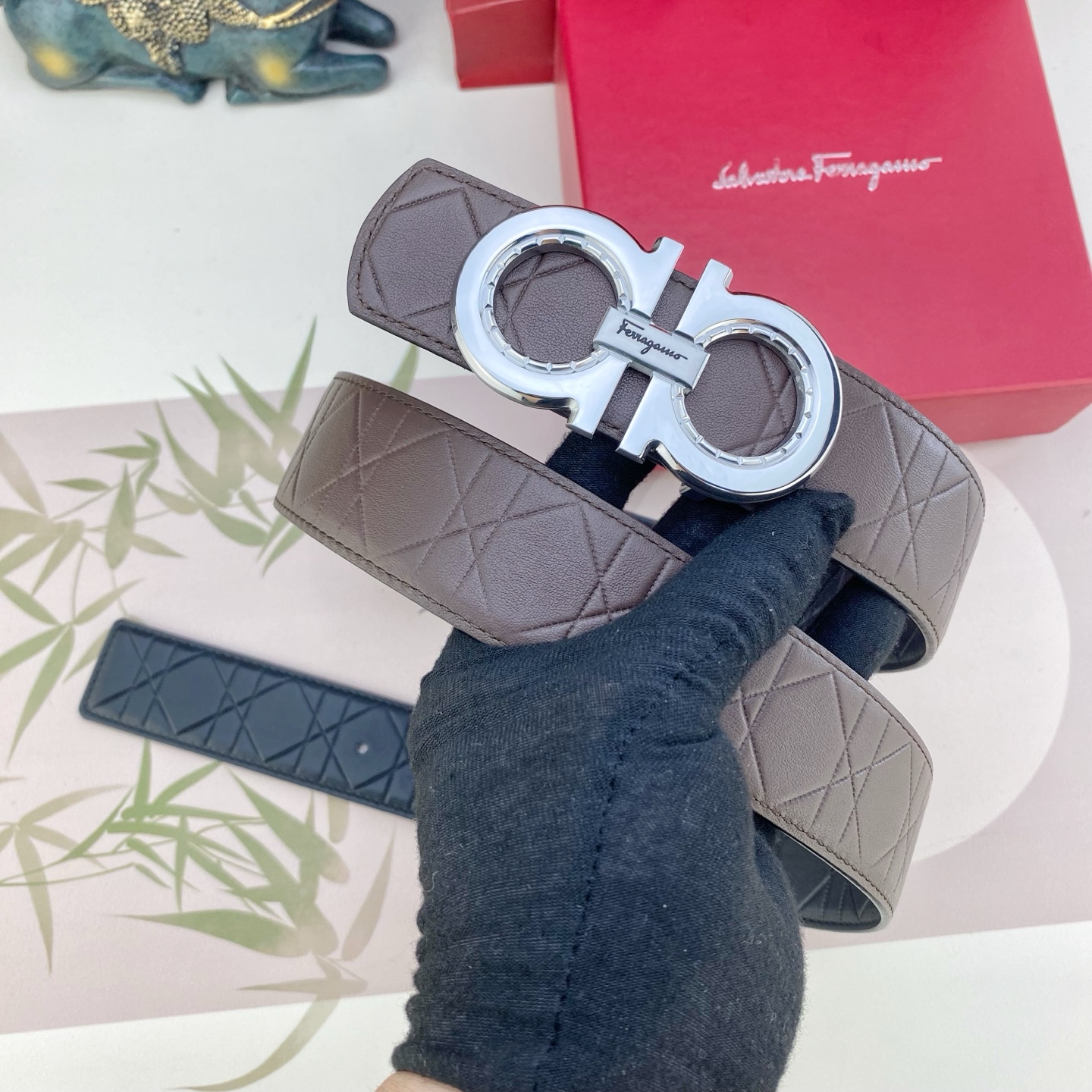 菲拉格慕💕 特种皮腰带系列 ，原厂五金精品不锈钢扣，手感柔软舒适 宽3.8CM。