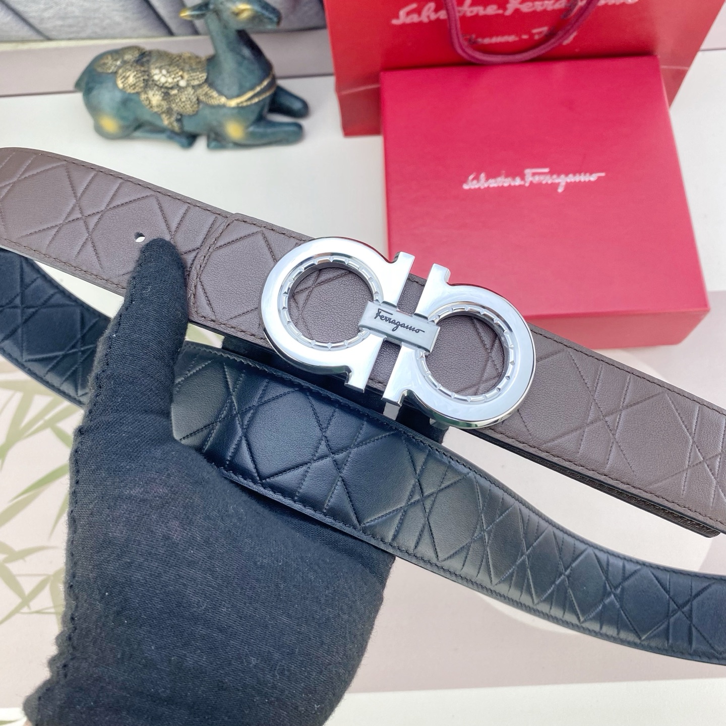 菲拉格慕💕 特种皮腰带系列 ，原厂五金精品不锈钢扣，手感柔软舒适 宽3.8CM。