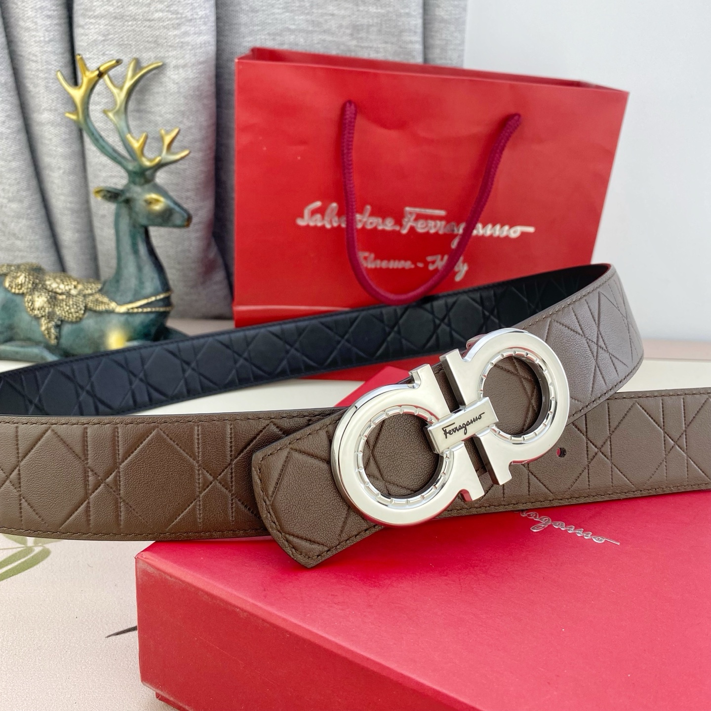 菲拉格慕💕 特种皮腰带系列 ，原厂五金精品不锈钢扣，手感柔软舒适 宽3.8CM。