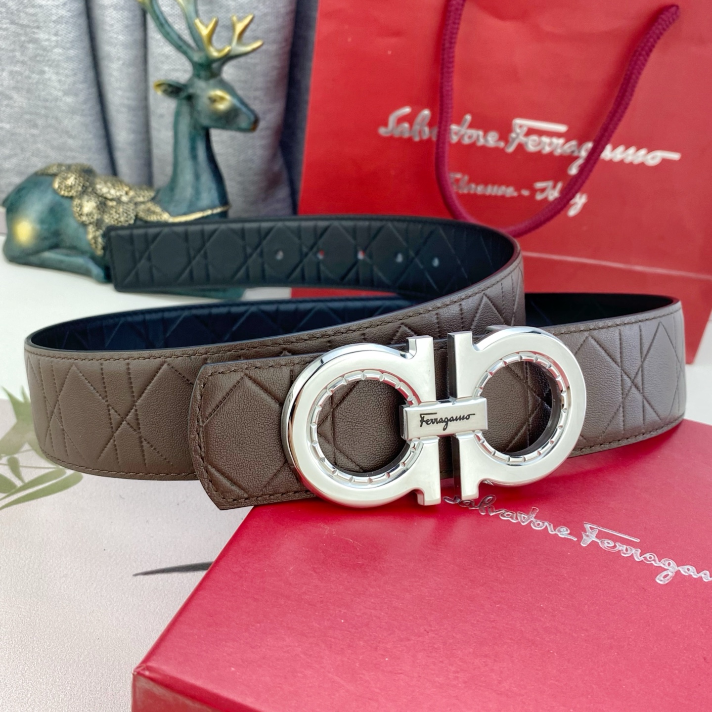 菲拉格慕💕 特种皮腰带系列 ，原厂五金精品不锈钢扣，手感柔软舒适 宽3.8CM。