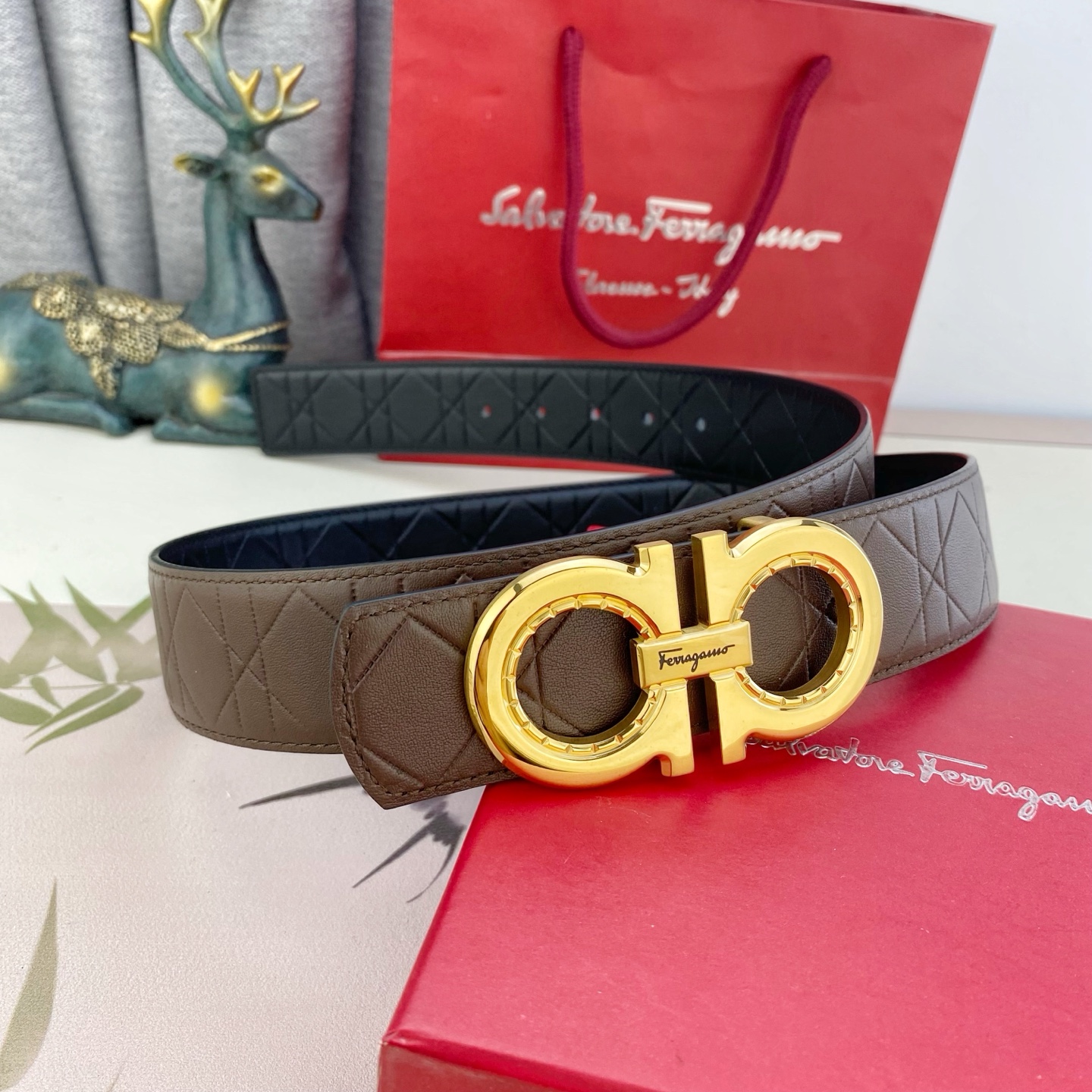 菲拉格慕💕 特种皮腰带系列 ，原厂五金精品不锈钢扣，手感柔软舒适 宽3.8CM。