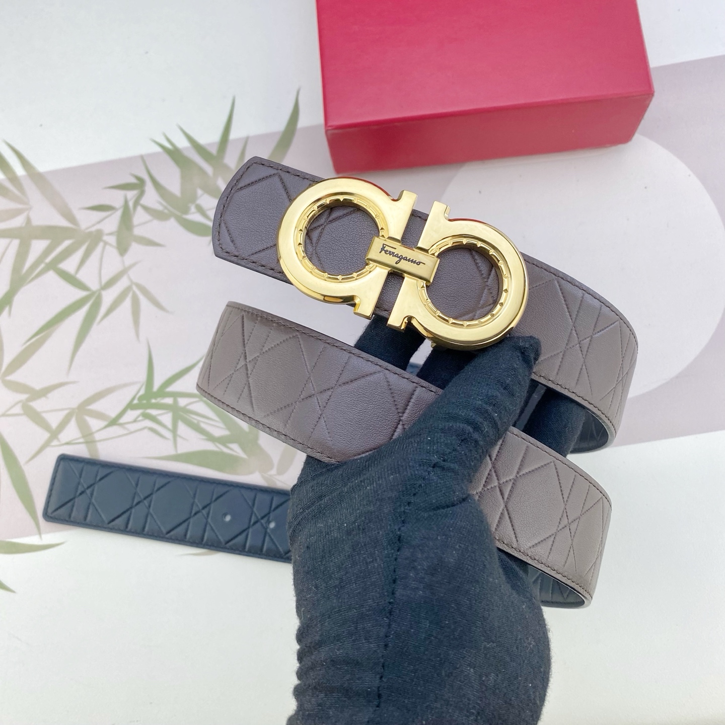 菲拉格慕💕 特种皮腰带系列 ，原厂五金精品不锈钢扣，手感柔软舒适 宽3.8CM。