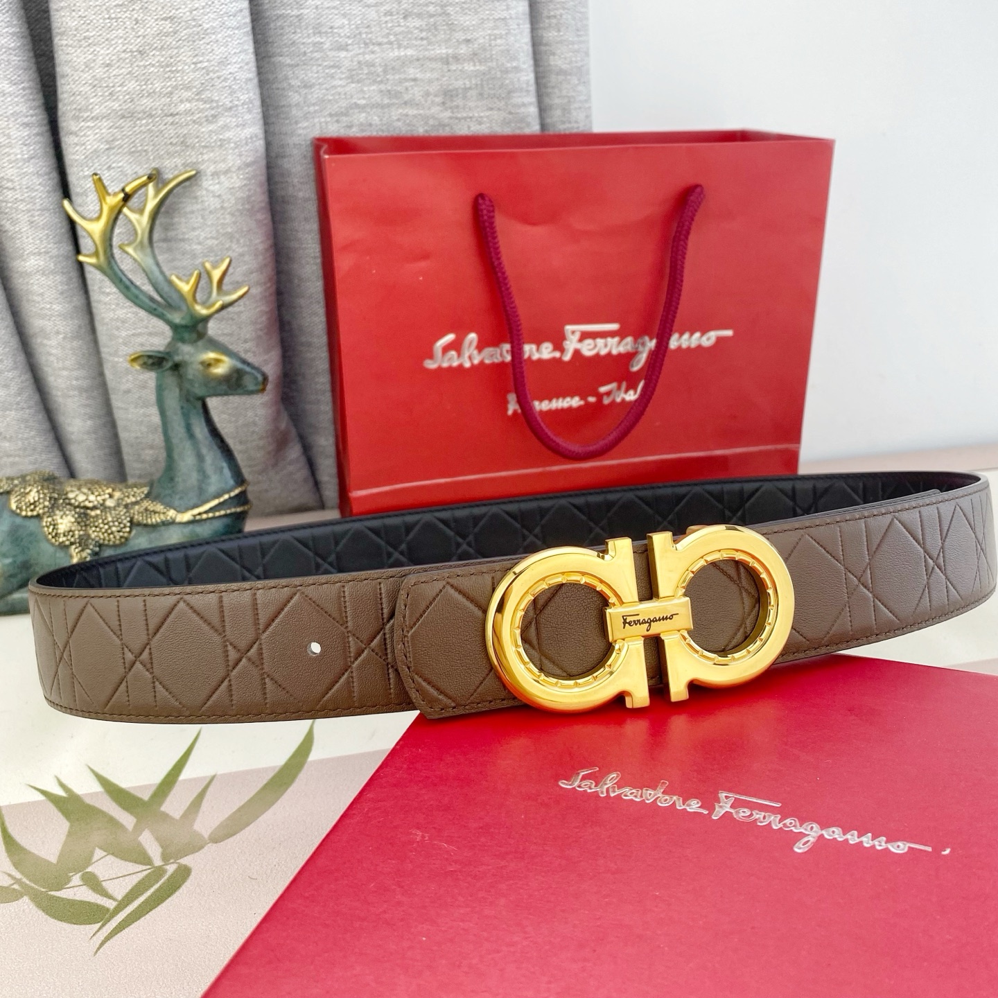 菲拉格慕💕 特种皮腰带系列 ，原厂五金精品不锈钢扣，手感柔软舒适 宽3.8CM。