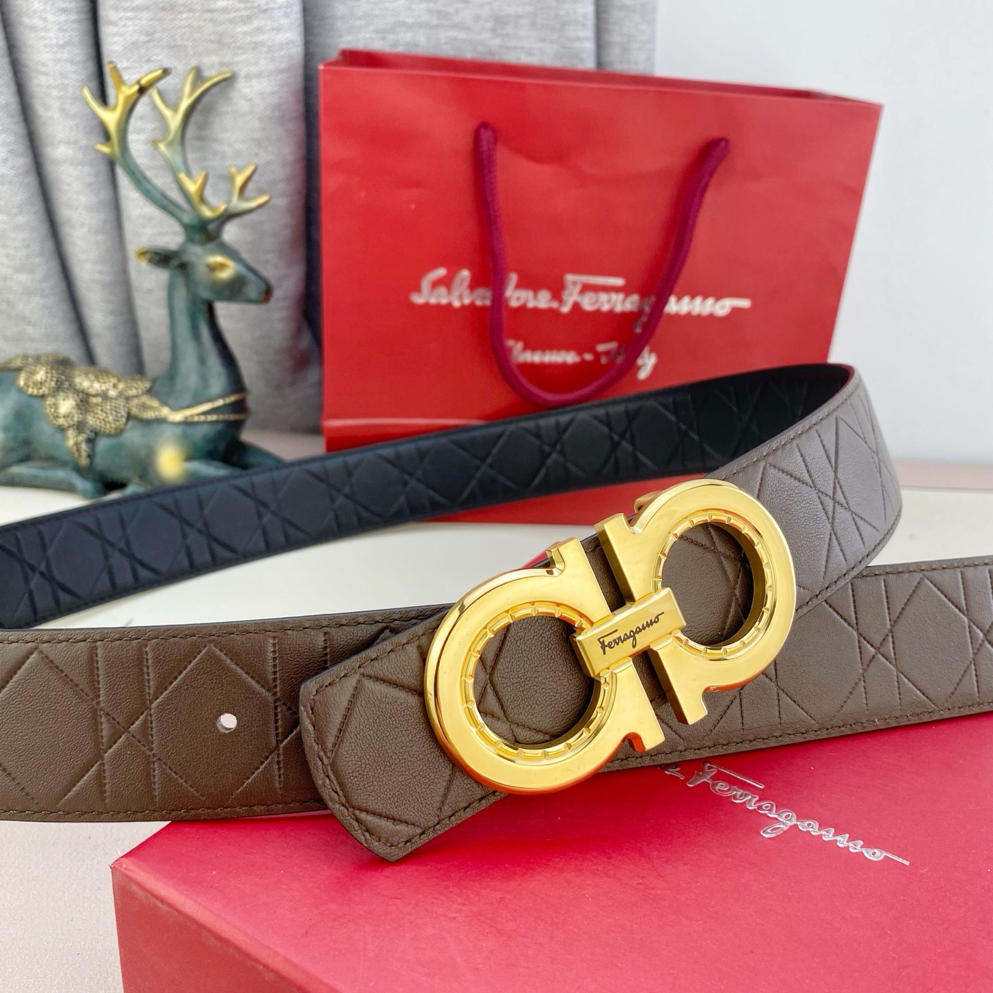 菲拉格慕💕 特种皮腰带系列 ，原厂五金精品不锈钢扣，手感柔软舒适 宽3.8CM。