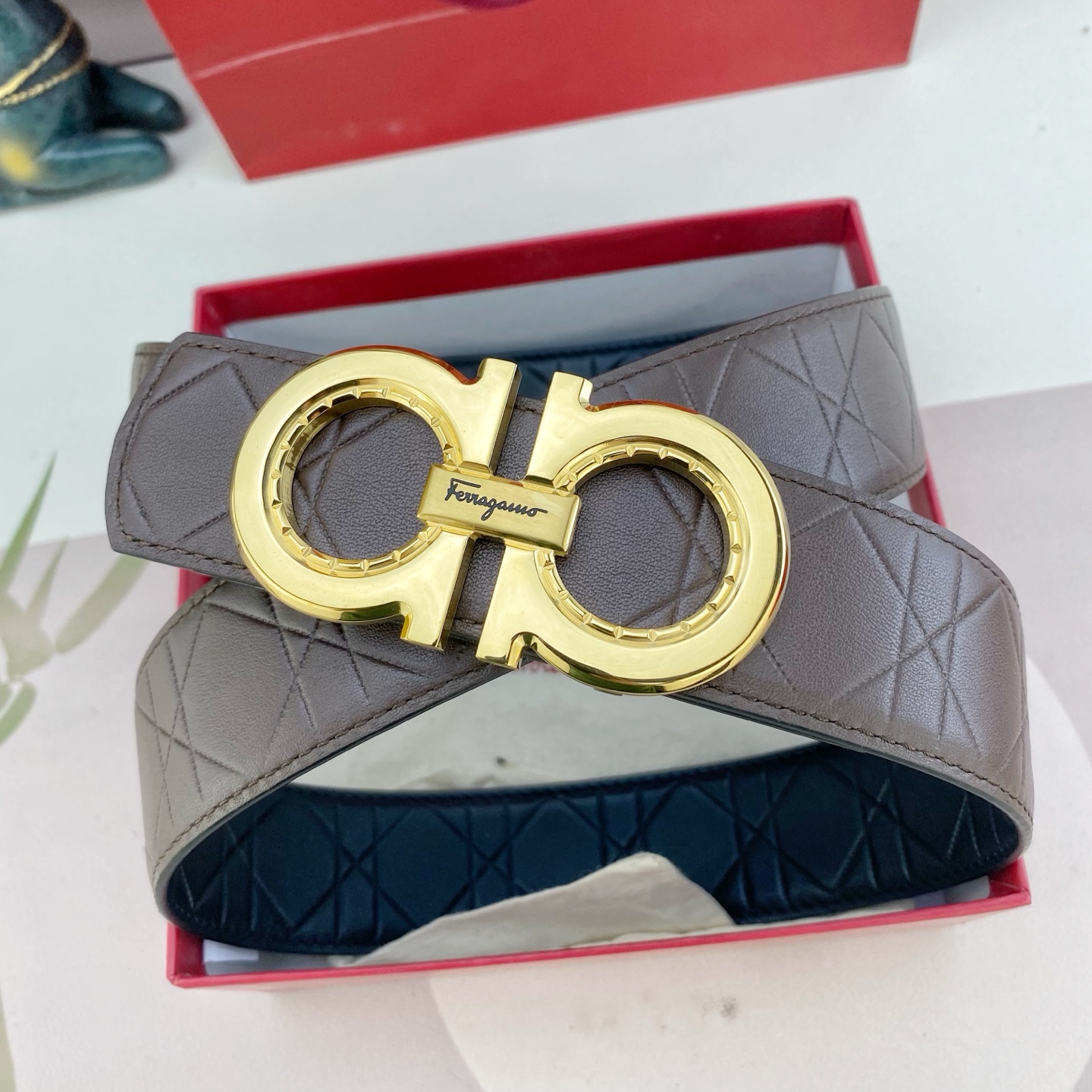 菲拉格慕💕 特种皮腰带系列 ，原厂五金精品不锈钢扣，手感柔软舒适 宽3.8CM。