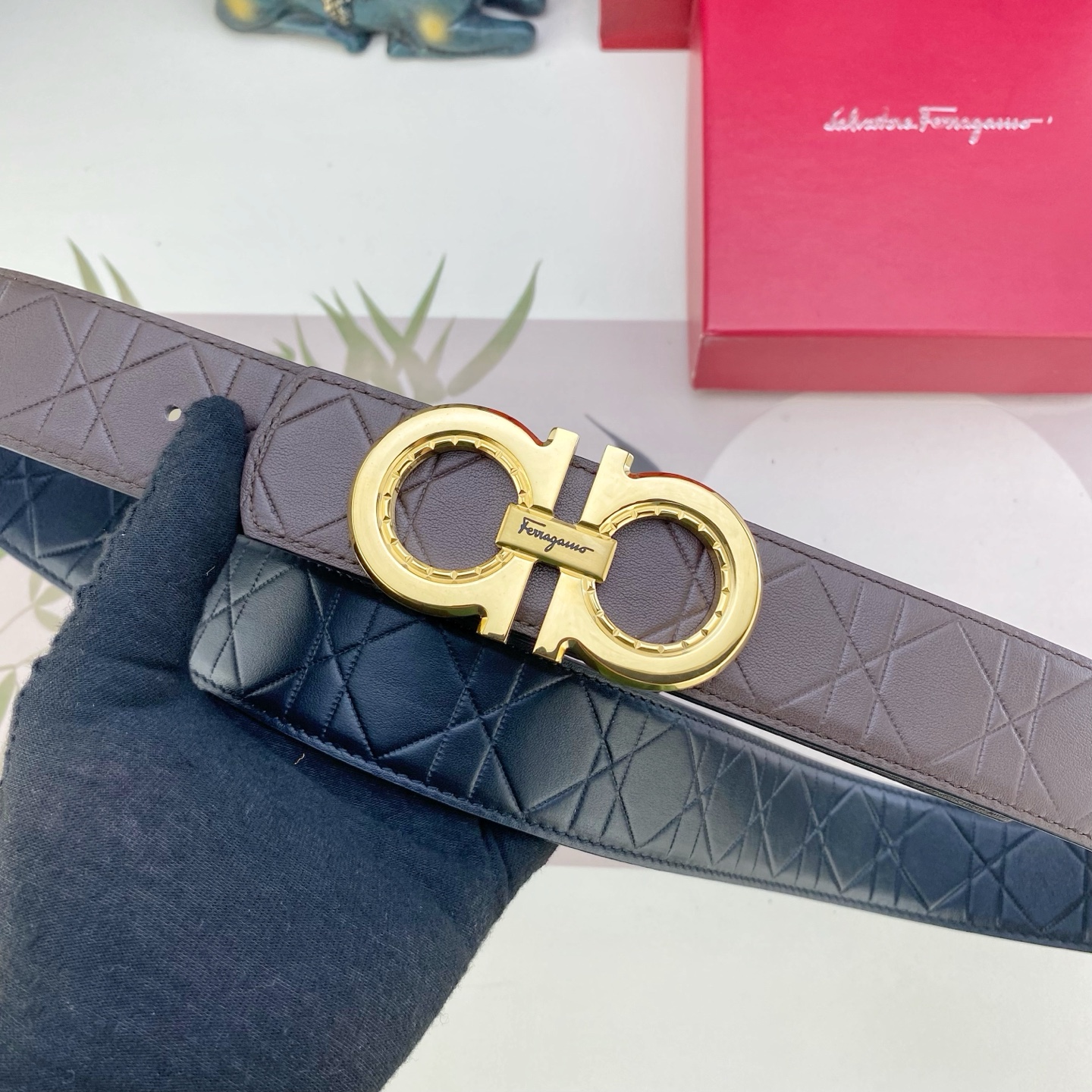 菲拉格慕💕 特种皮腰带系列 ，原厂五金精品不锈钢扣，手感柔软舒适 宽3.8CM。