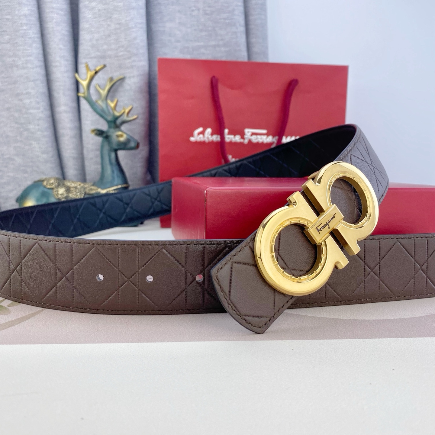 菲拉格慕💕 特种皮腰带系列 ，原厂五金精品不锈钢扣，手感柔软舒适 宽3.8CM。