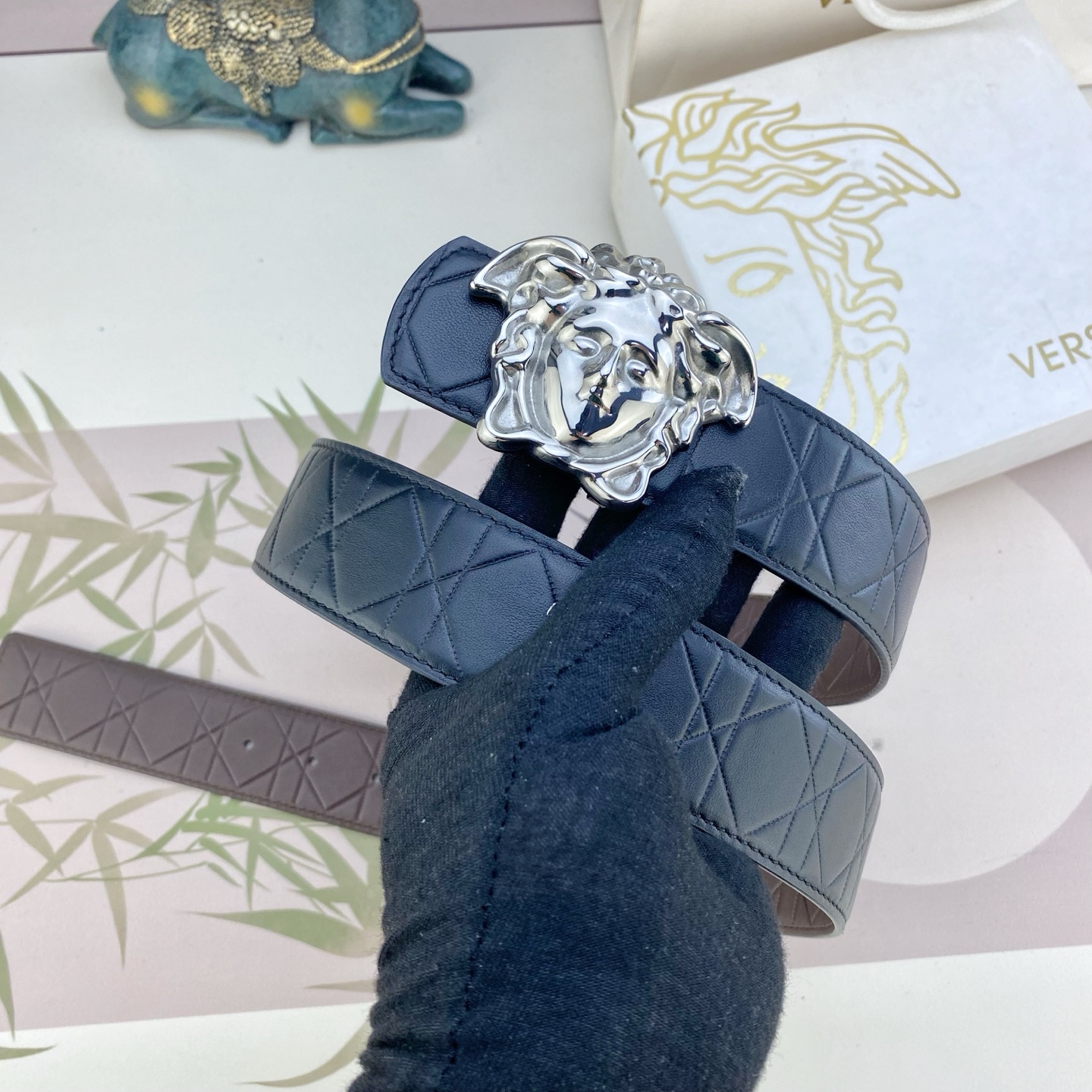 范思哲💕 特种皮腰带系列 ，原厂五金精品不锈钢扣，手感柔软舒适 宽3.8CM。