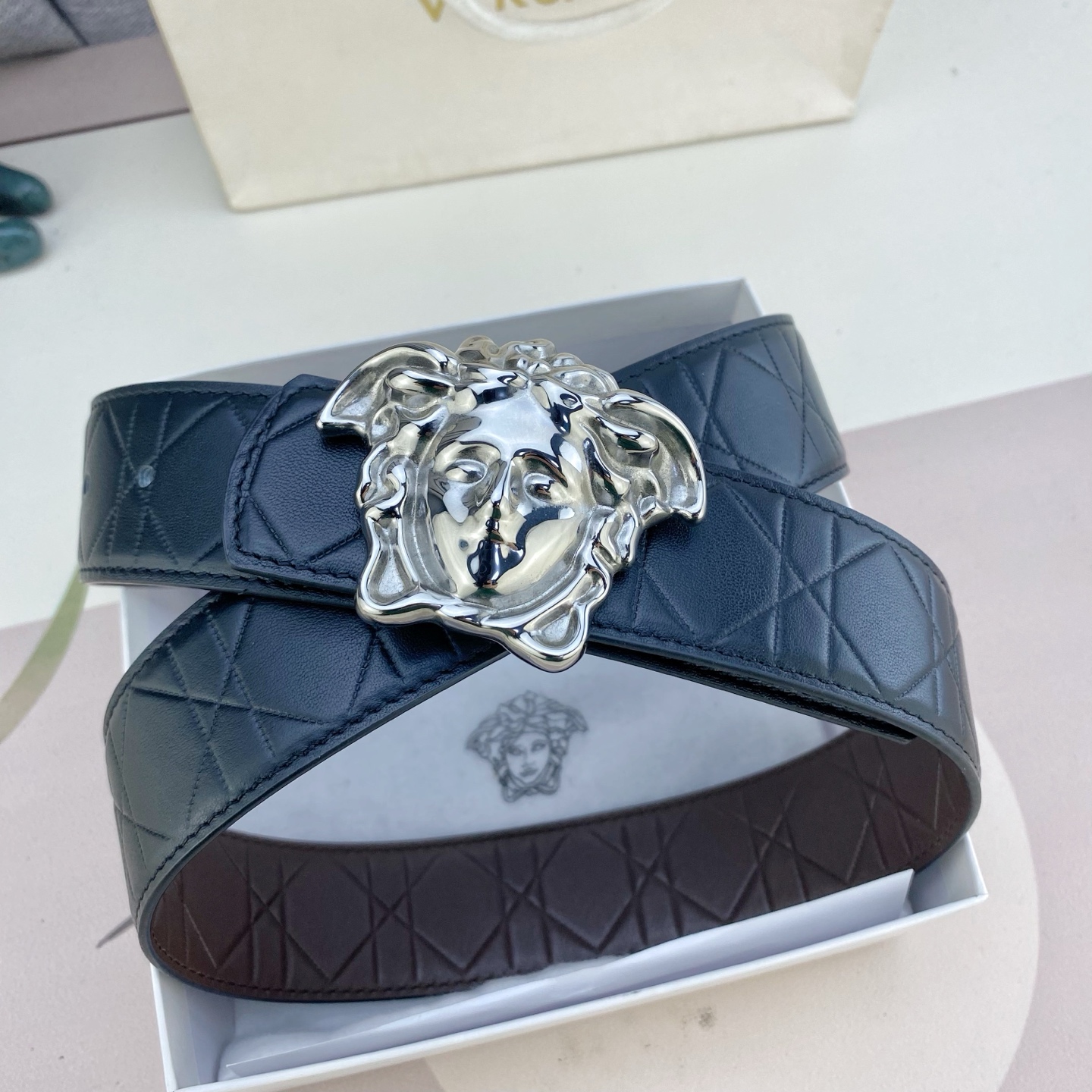 范思哲💕 特种皮腰带系列 ，原厂五金精品不锈钢扣，手感柔软舒适 宽3.8CM。