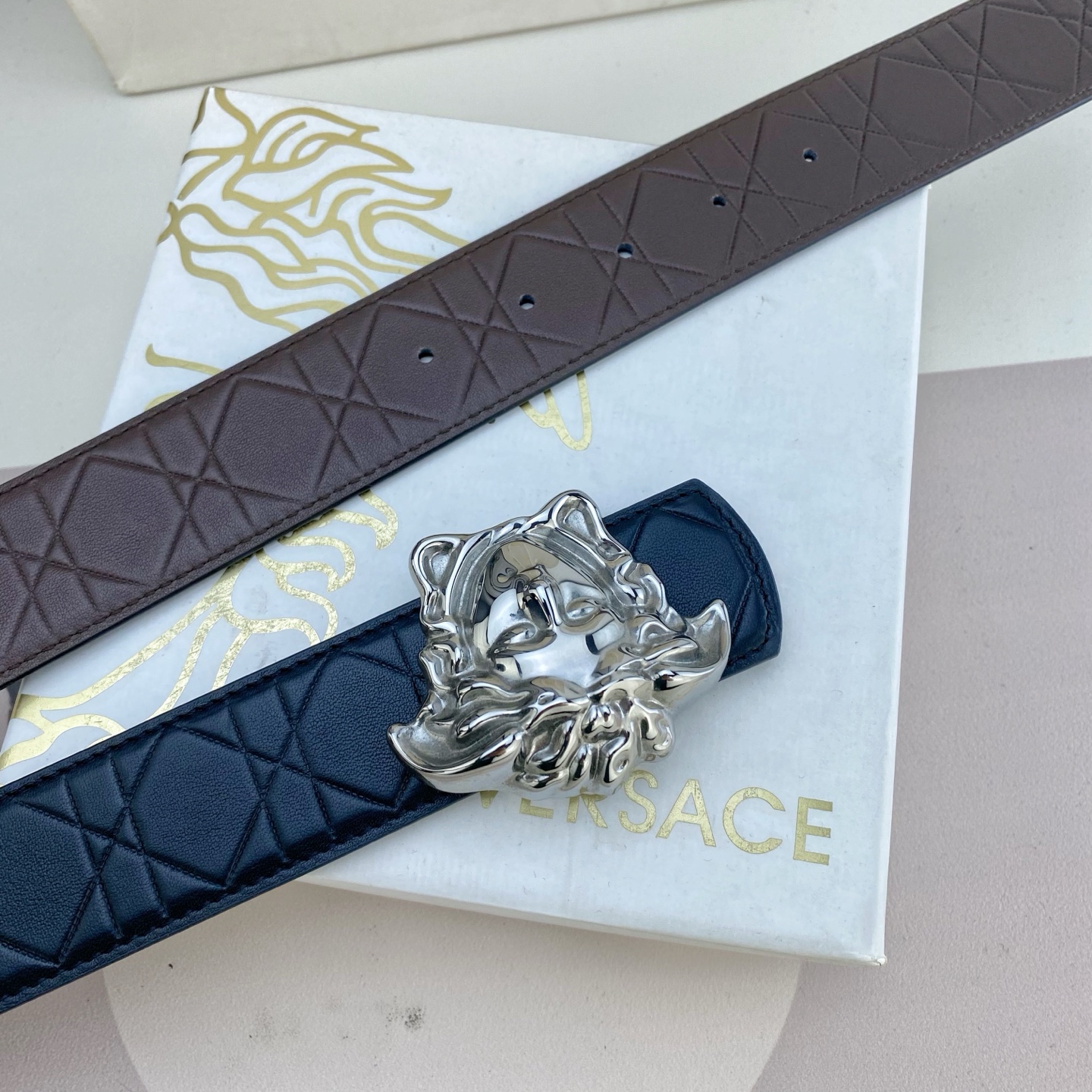 范思哲💕 特种皮腰带系列 ，原厂五金精品不锈钢扣，手感柔软舒适 宽3.8CM。