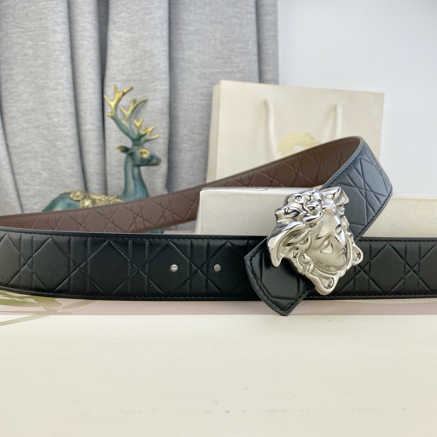 范思哲💕 特种皮腰带系列 ，原厂五金精品不锈钢扣，手感柔软舒适 宽3.8CM。