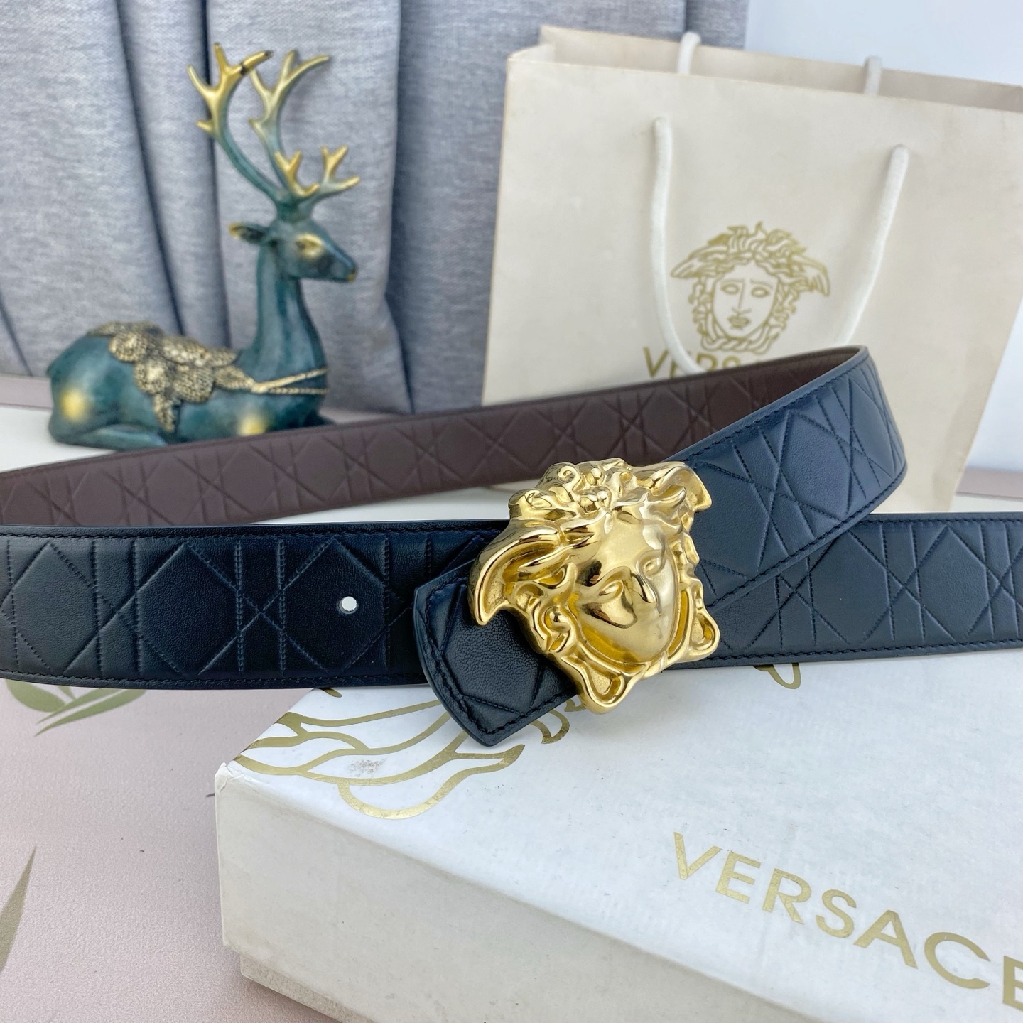 范思哲💕 特种皮腰带系列 ，原厂五金精品不锈钢扣，手感柔软舒适 宽3.8CM。