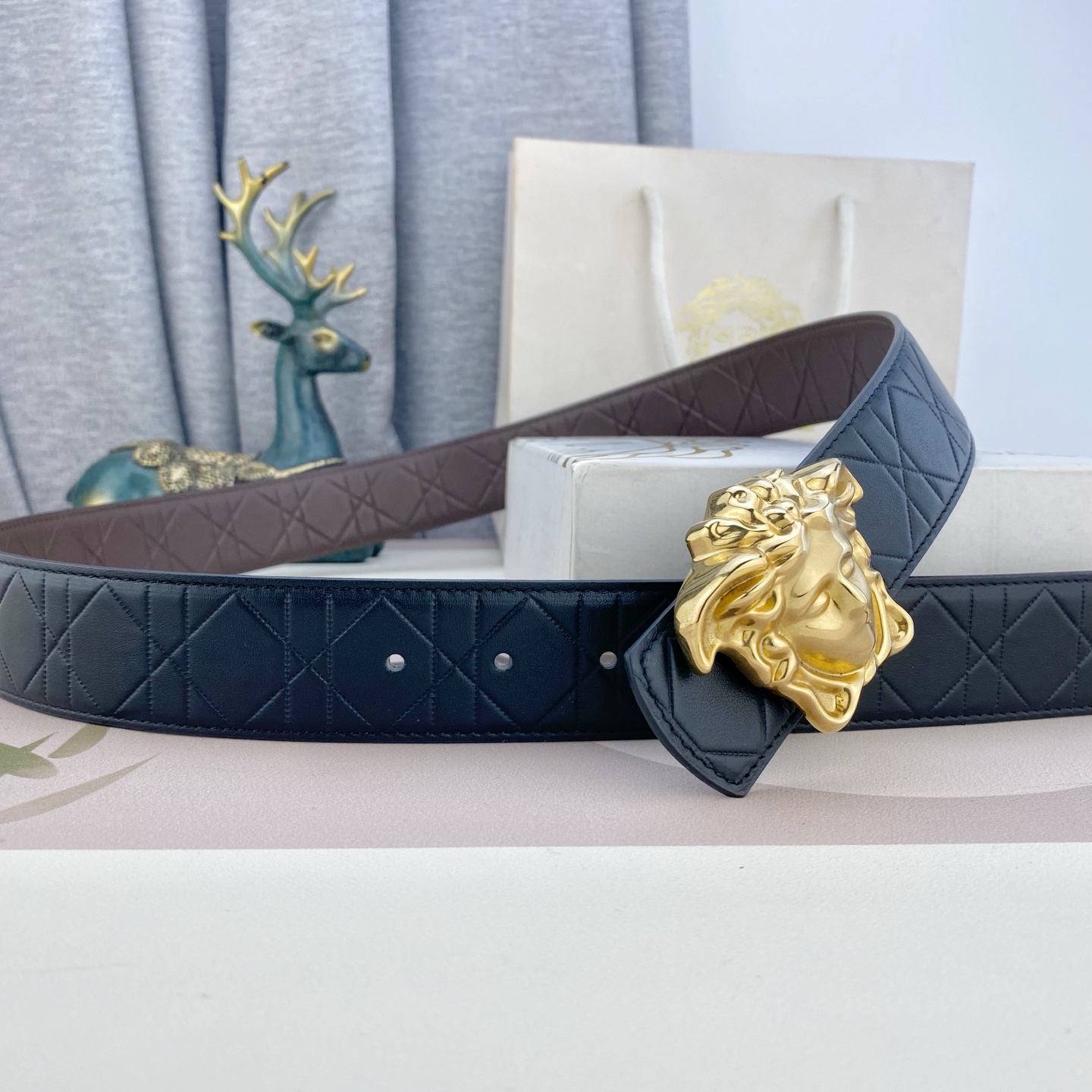 范思哲💕 特种皮腰带系列 ，原厂五金精品不锈钢扣，手感柔软舒适 宽3.8CM。