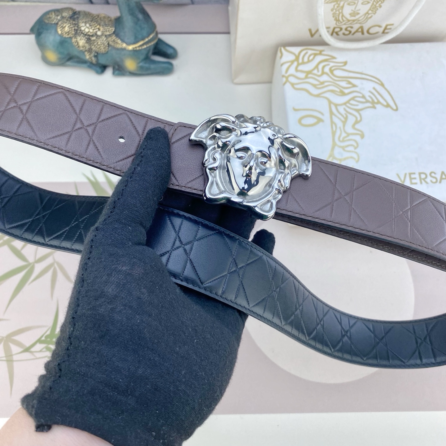 范思哲💕 特种皮腰带系列 ，原厂五金精品不锈钢扣，手感柔软舒适 宽3.8CM。