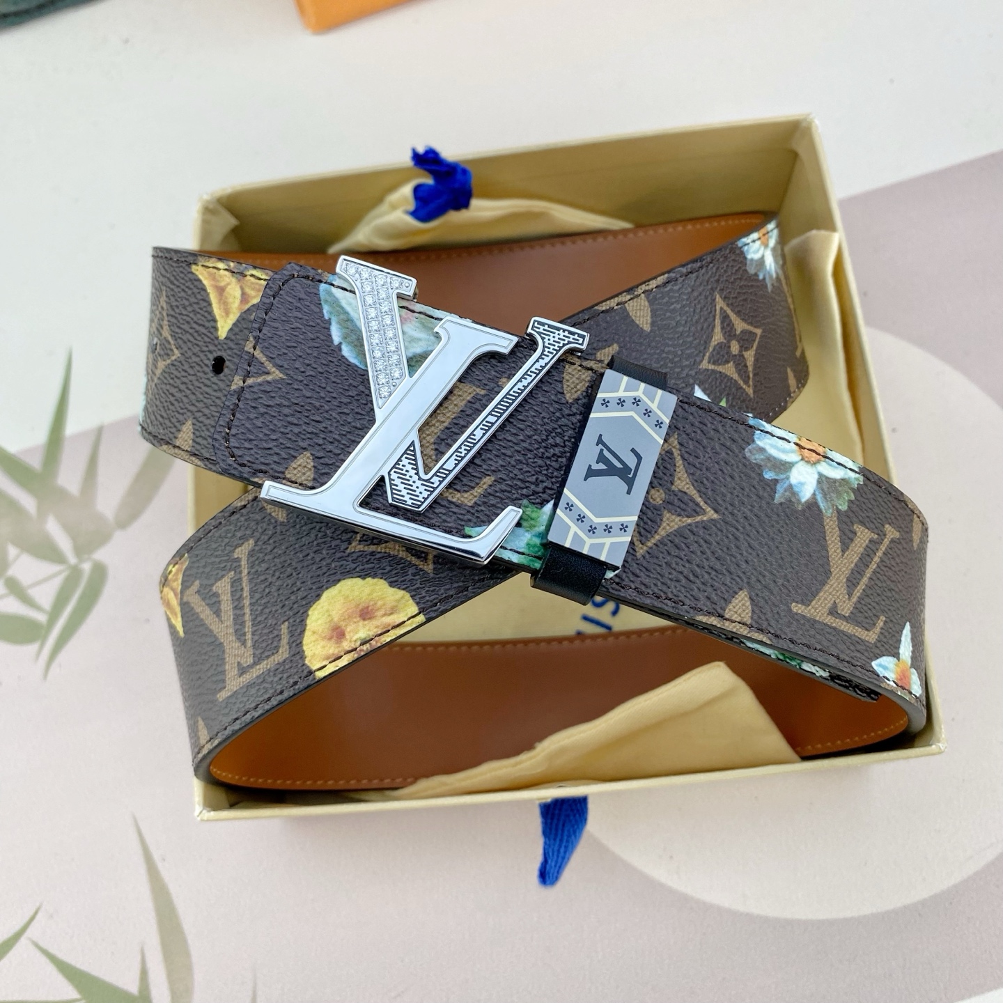 LV💕 特种皮腰带系列 ，原厂五金精品不锈钢钻扣，手感柔软舒适 宽3.8CM。