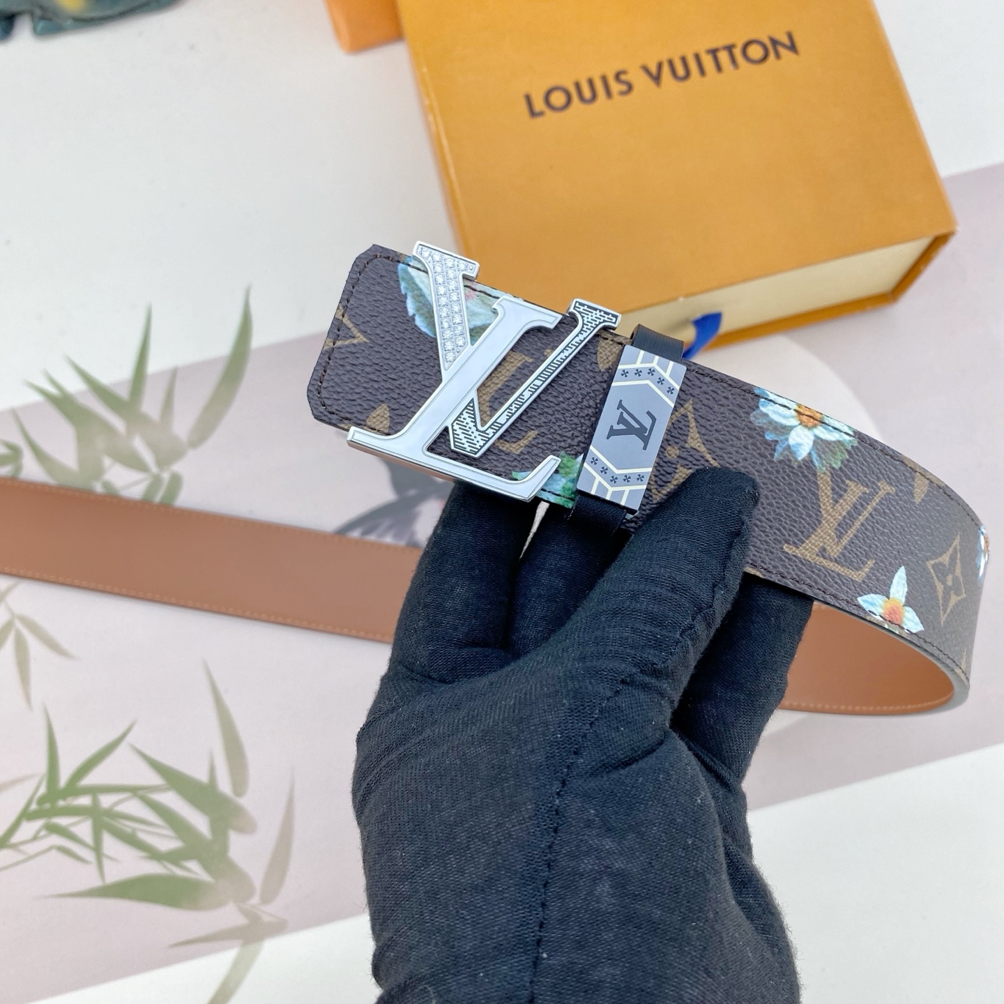 LV💕 特种皮腰带系列 ，原厂五金精品不锈钢钻扣，手感柔软舒适 宽3.8CM。