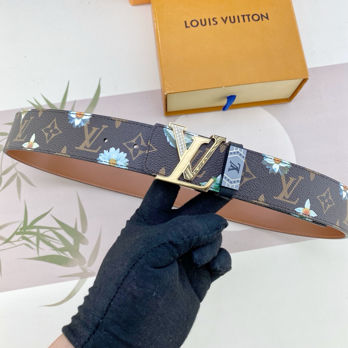 LV💕 特种皮腰带系列 ，原厂五金精品不锈钢钻扣，手感柔软舒适 宽3.8CM。