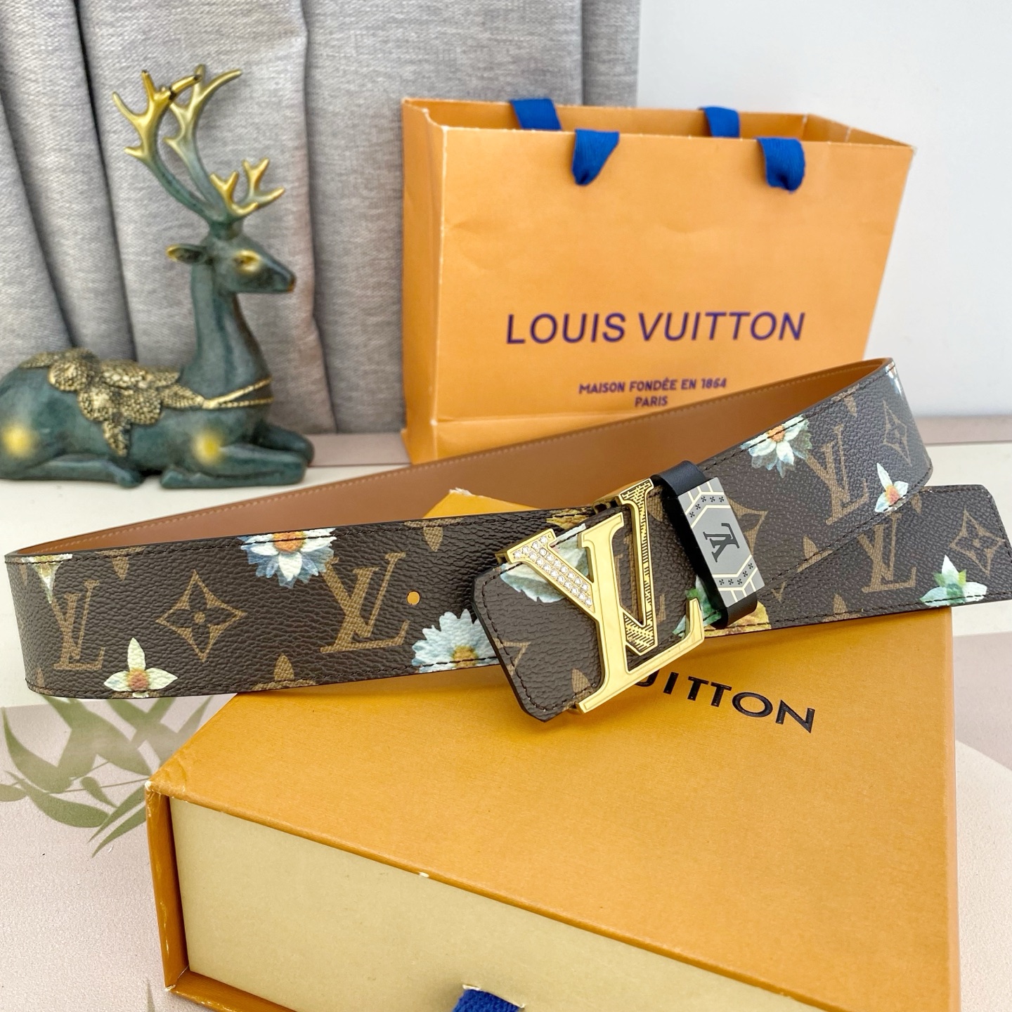 LV💕 特种皮腰带系列 ，原厂五金精品不锈钢钻扣，手感柔软舒适 宽3.8CM。