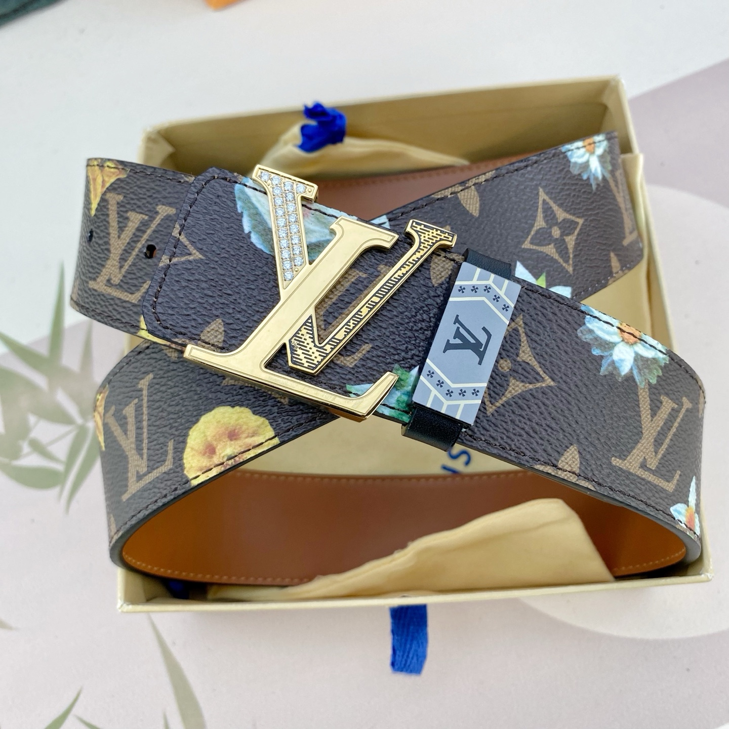 LV💕 特种皮腰带系列 ，原厂五金精品不锈钢钻扣，手感柔软舒适 宽3.8CM。