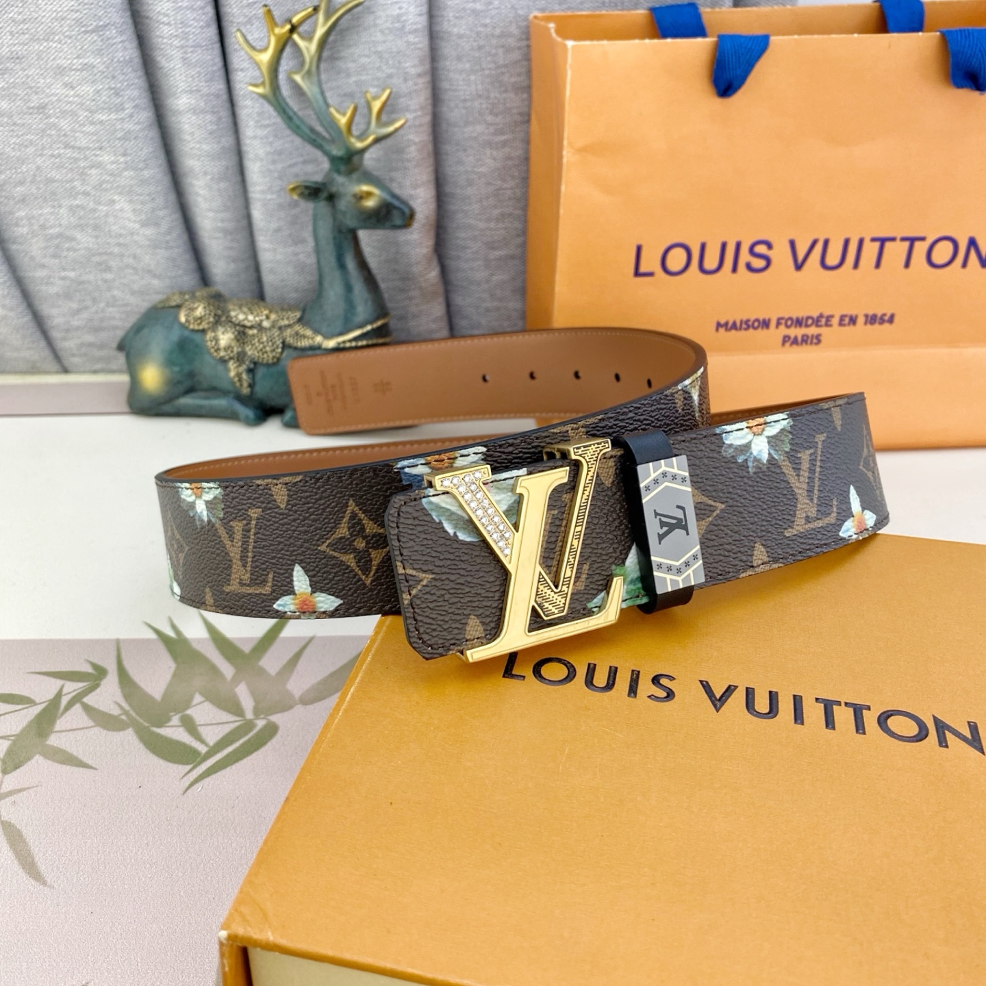 LV💕 特种皮腰带系列 ，原厂五金精品不锈钢钻扣，手感柔软舒适 宽3.8CM。