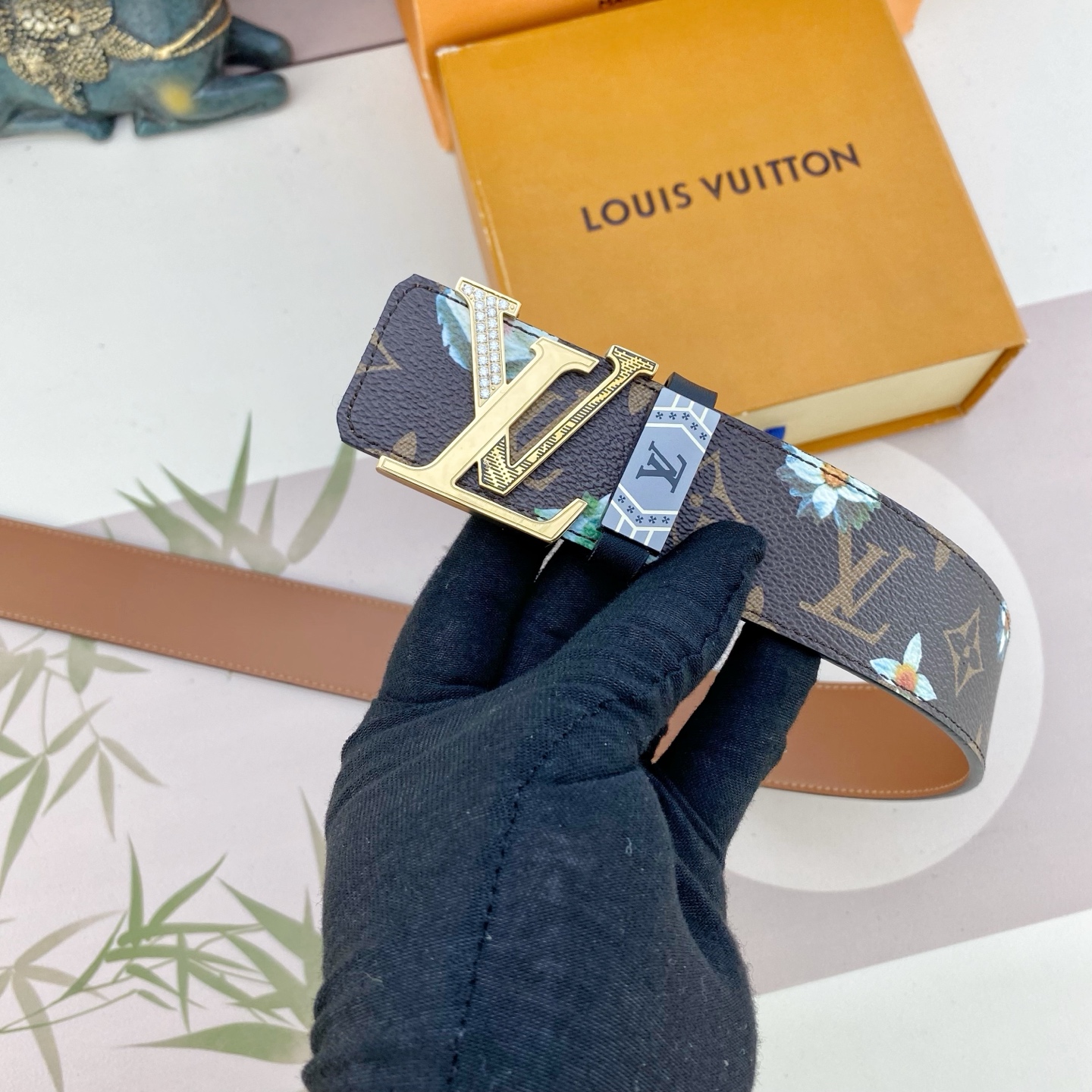 LV💕 特种皮腰带系列 ，原厂五金精品不锈钢钻扣，手感柔软舒适 宽3.8CM。