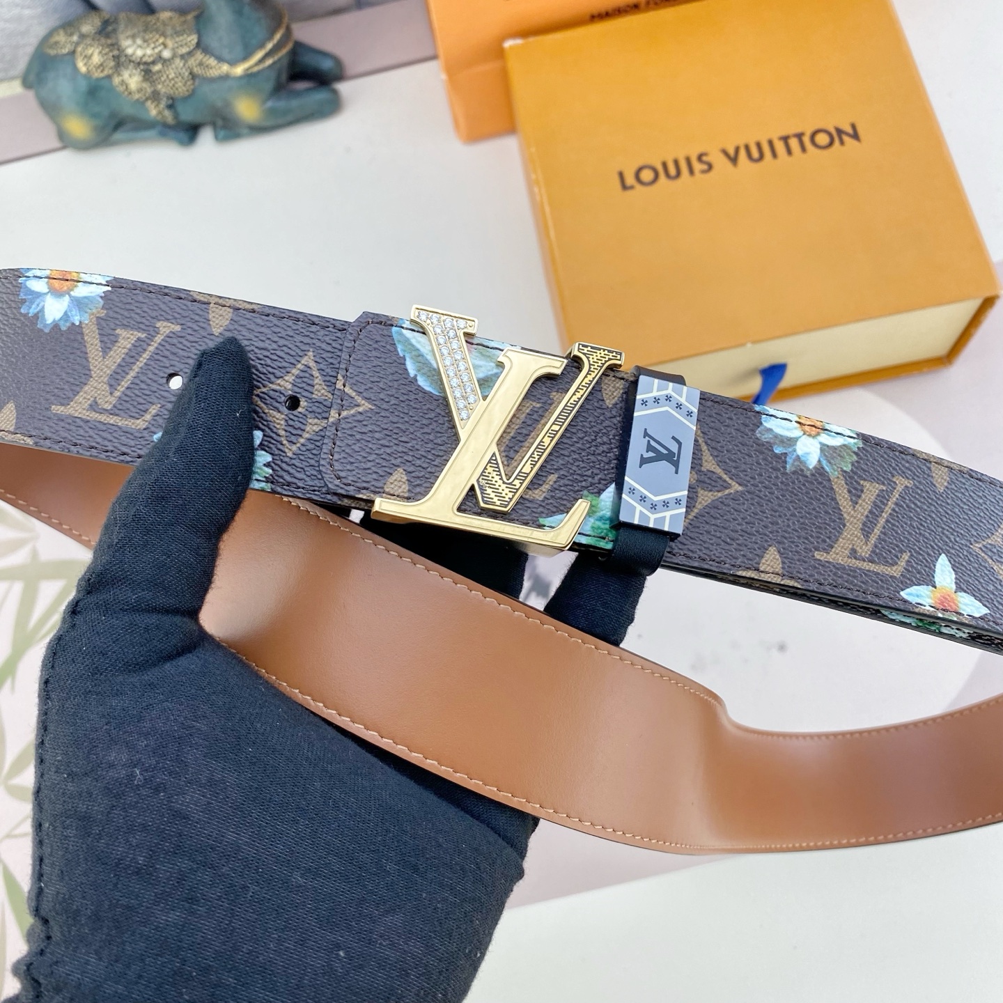 LV💕 特种皮腰带系列 ，原厂五金精品不锈钢钻扣，手感柔软舒适 宽3.8CM。