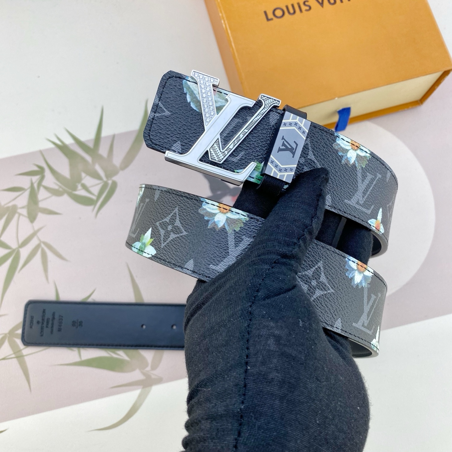 LV💕 特种皮腰带系列 ，原厂五金精品不锈钢钻扣，手感柔软舒适 宽3.8CM。