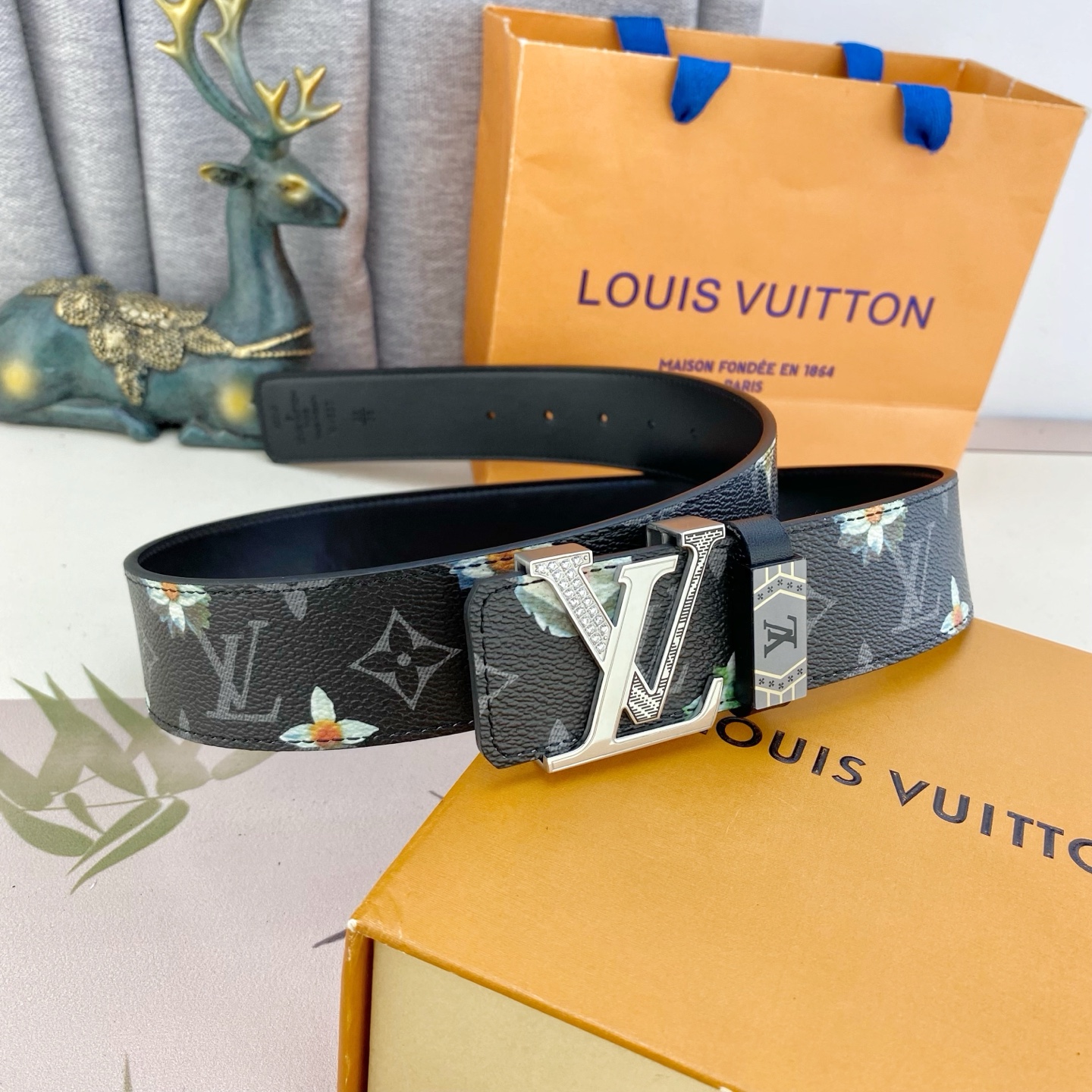LV💕 特种皮腰带系列 ，原厂五金精品不锈钢钻扣，手感柔软舒适 宽3.8CM。