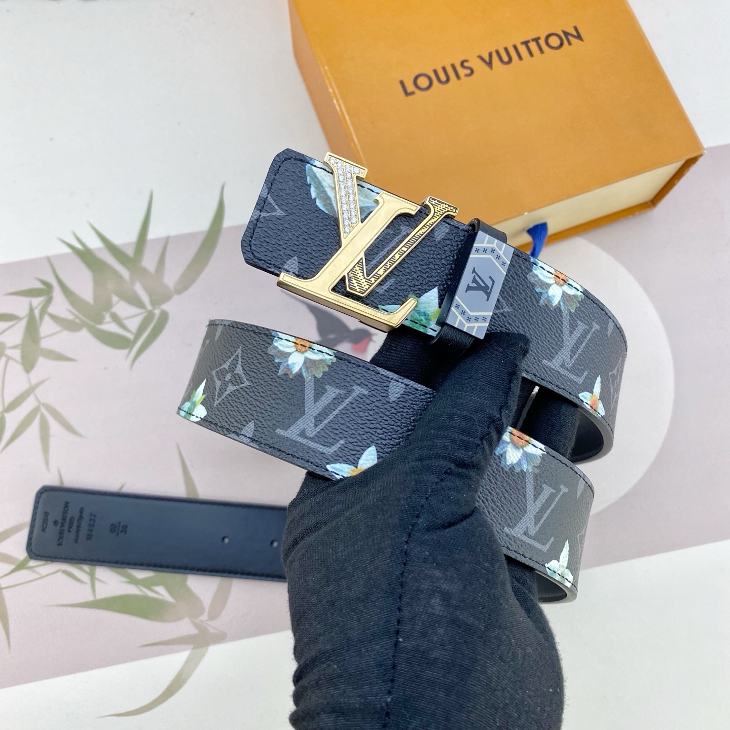 LV💕 特种皮腰带系列 ，原厂五金精品不锈钢钻扣，手感柔软舒适 宽3.8CM。
